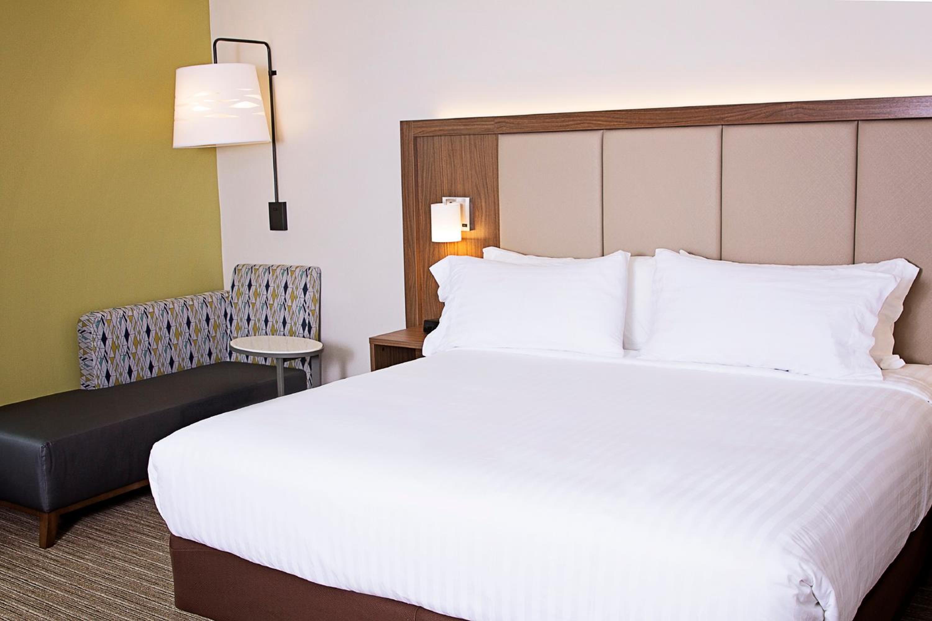 Suite with Accessible Transfer Shower - Non-Smoking