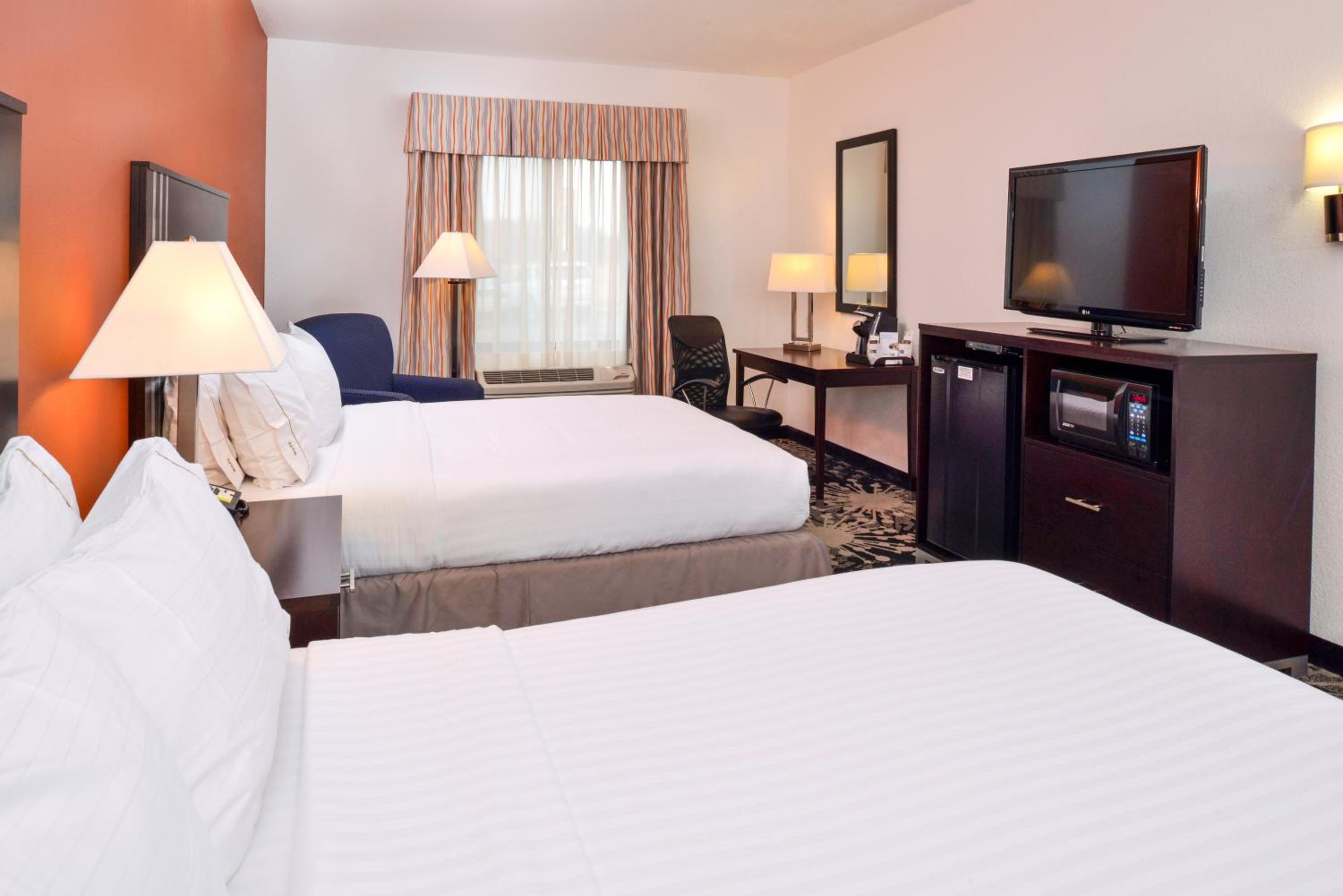 Standard Queen Room with Two Queen Beds