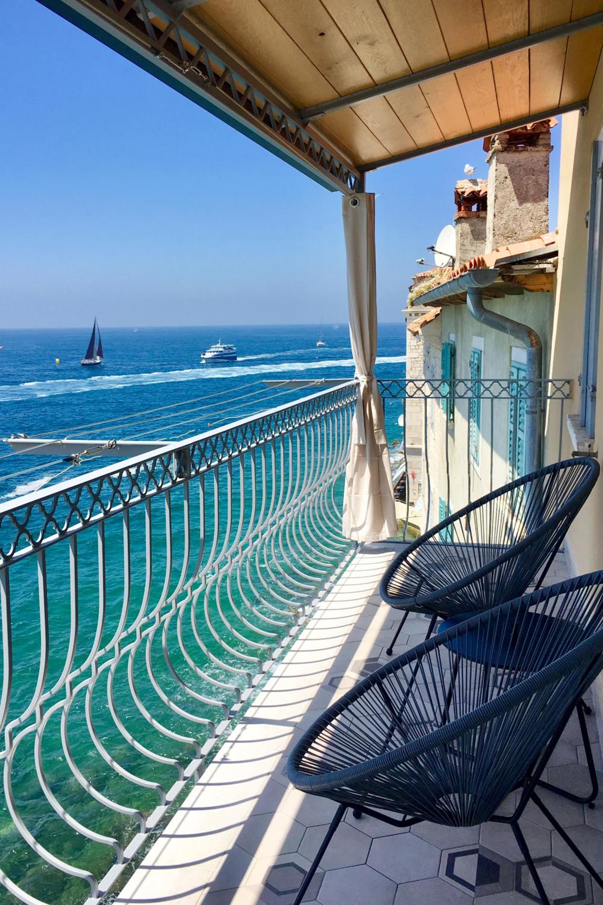 Two-Bedroom Apartment with Balcony and Sea View photo 2