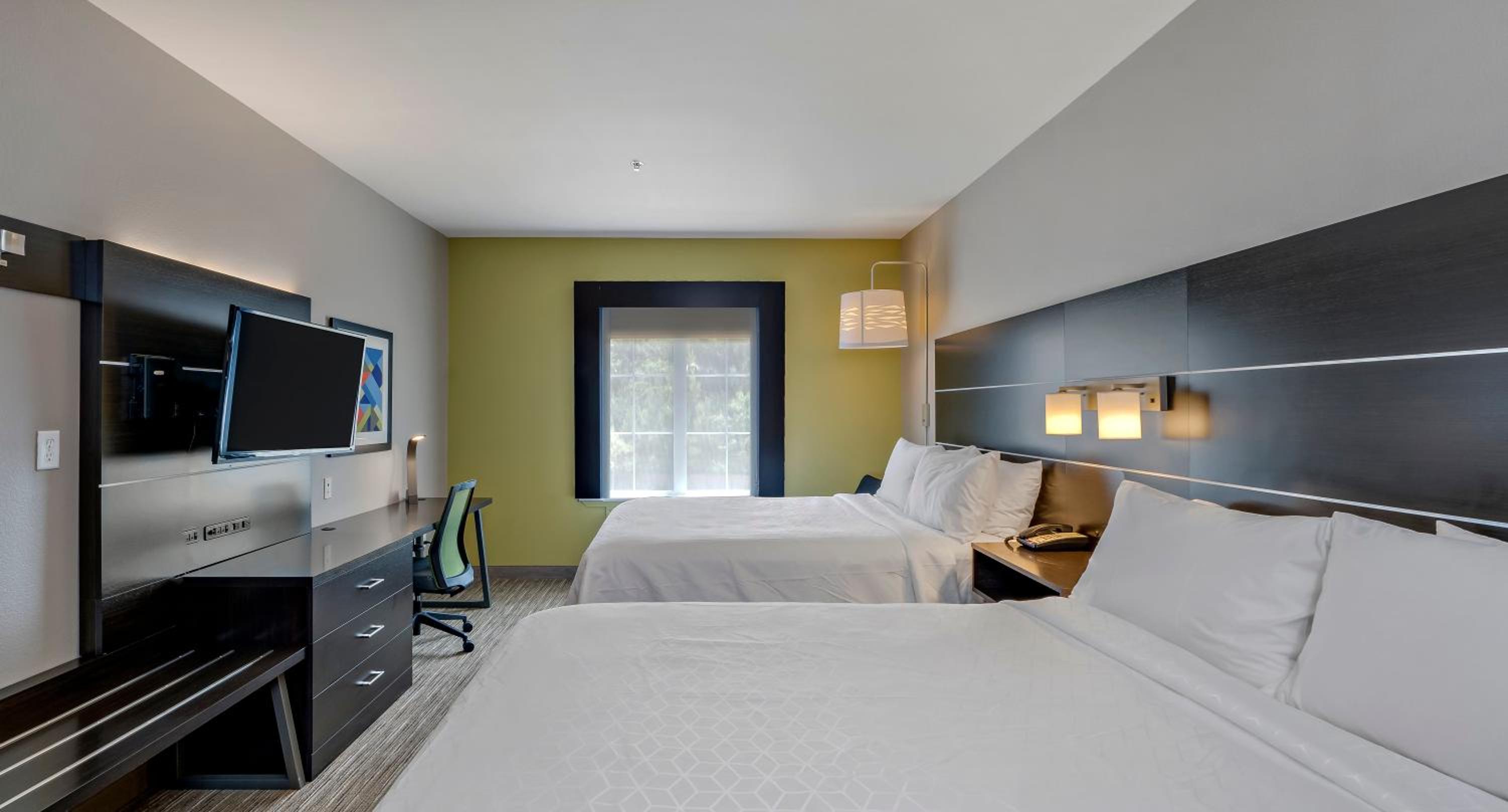 One-Bedroom Queen Suite - Photo 4