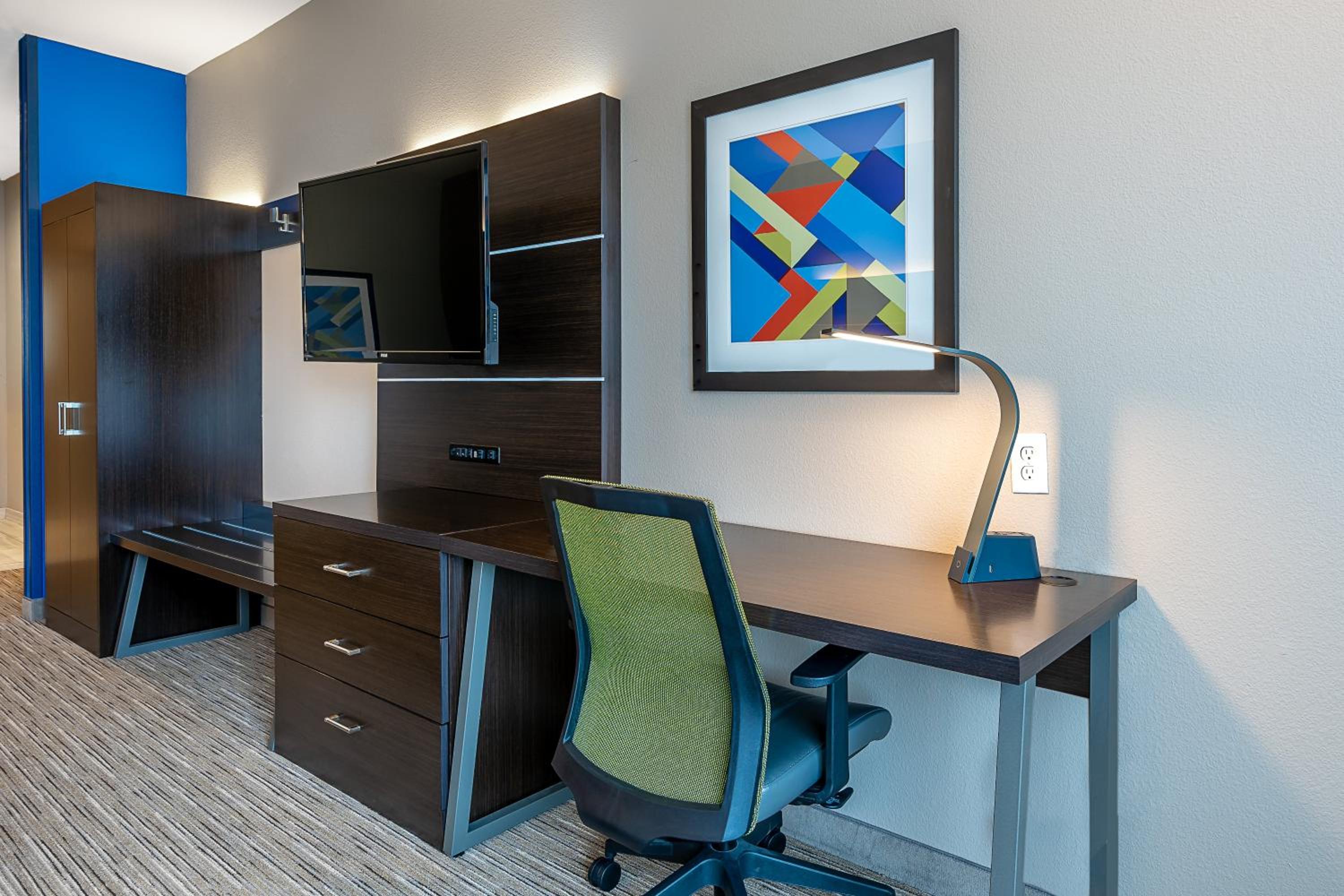 One-Bedroom King Suite with Sofa Bed - Photo 1