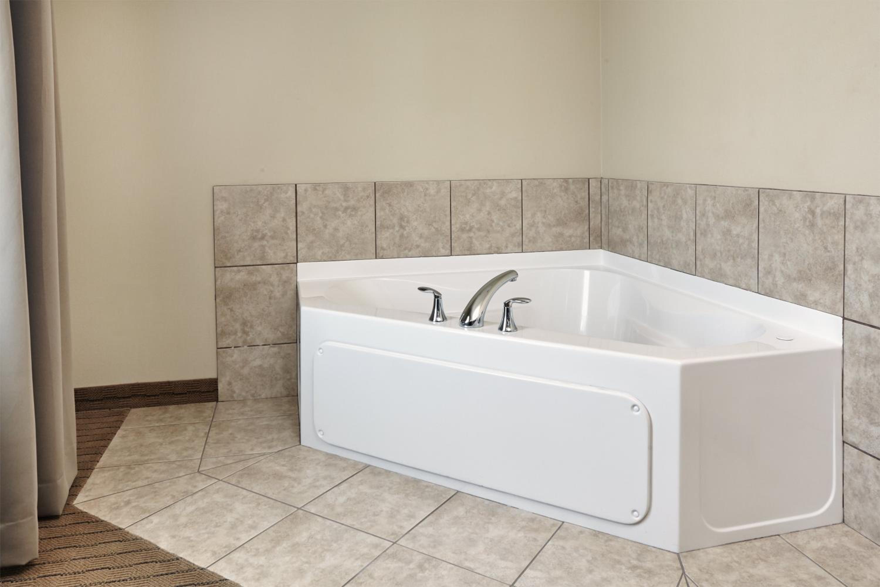 King Suite with Jetted Tub - Photo 2