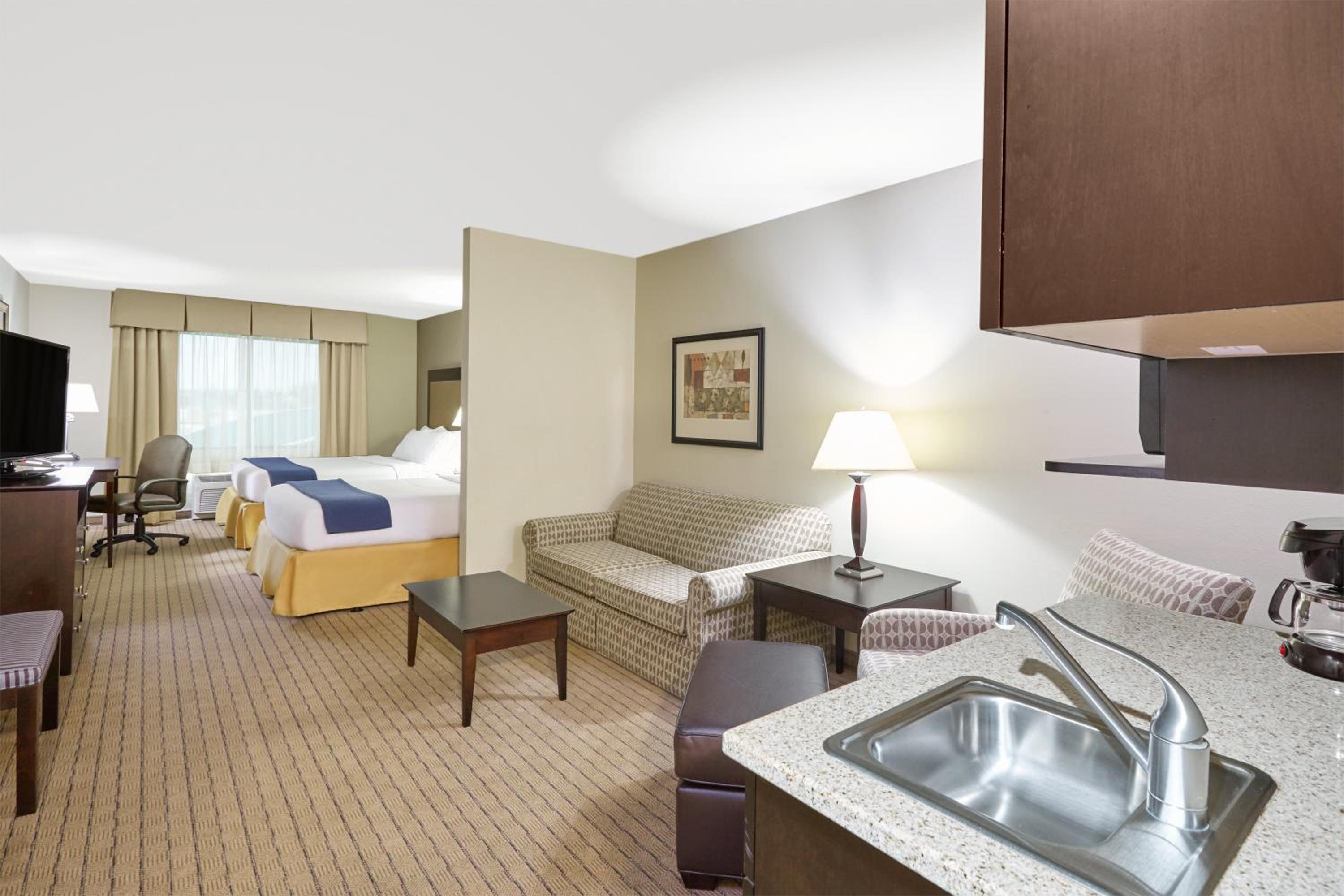 Suite with Two Queen Beds - Photo 1
