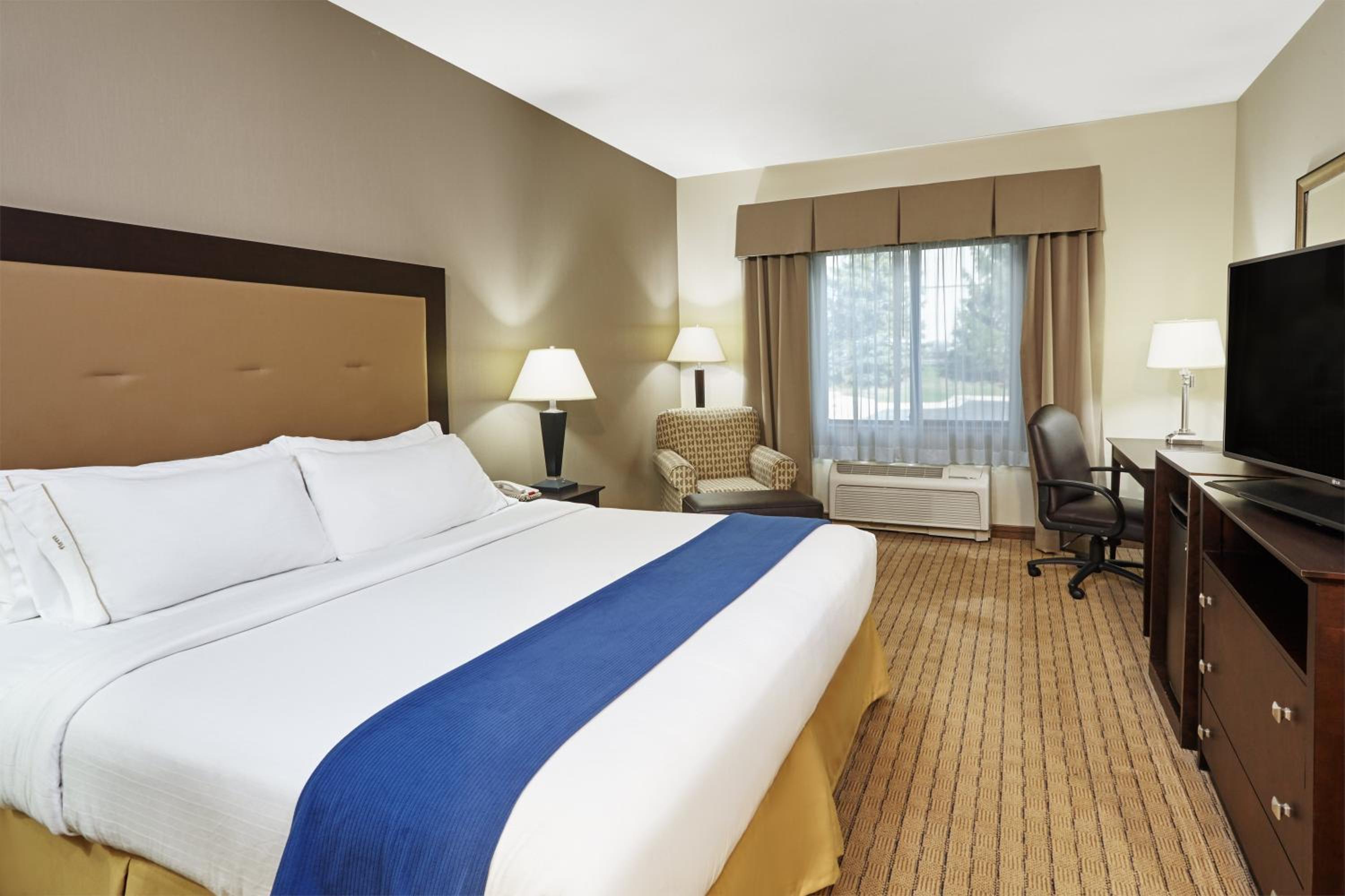 Standard King Room - Photo 2