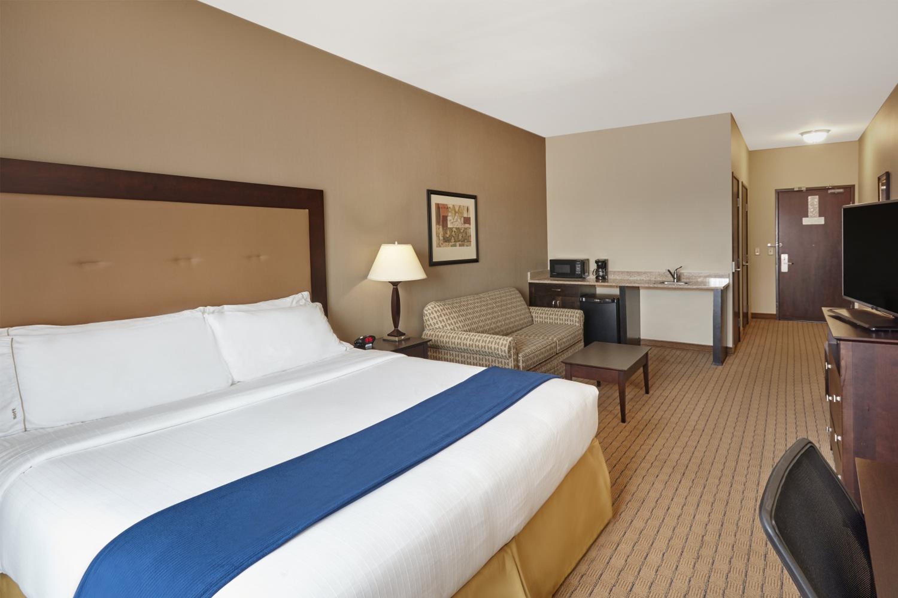 King Suite with Disability Access and Bathtub - Non Smoking