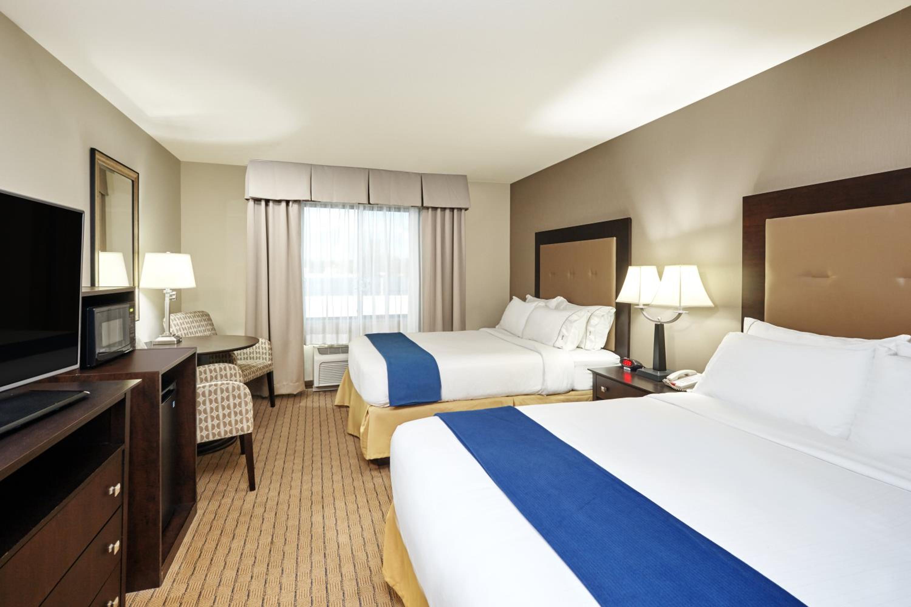 Standard Queen Room with Two Queen Beds - Photo 1