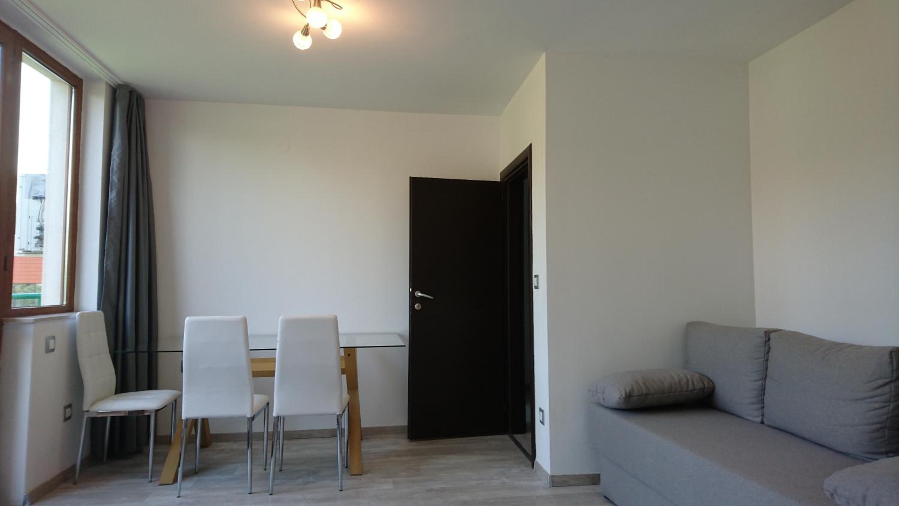 Deluxe Two-Bedroom Apartment with Terrace and Park View photo 3