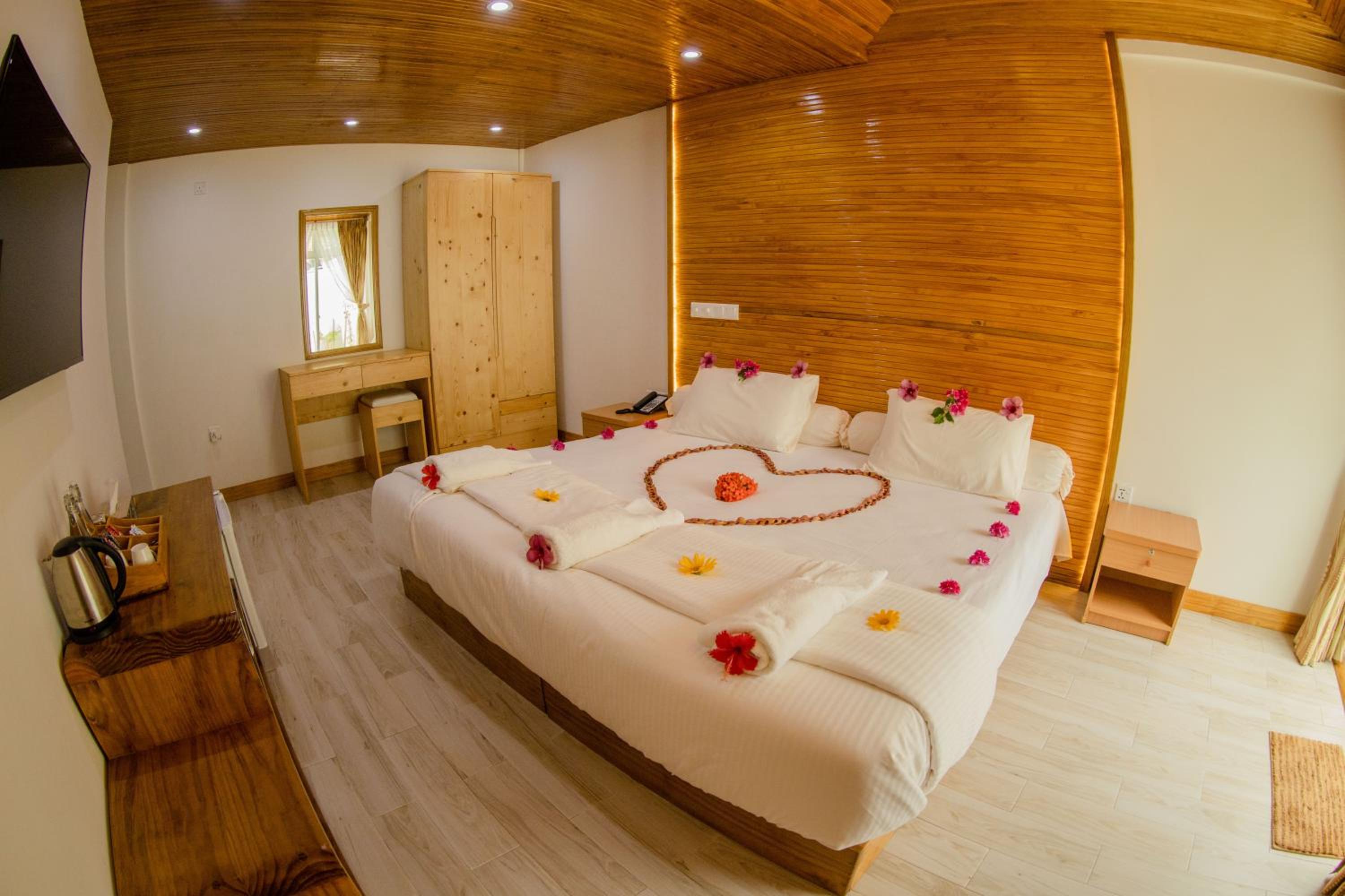 Suite - Photo 9