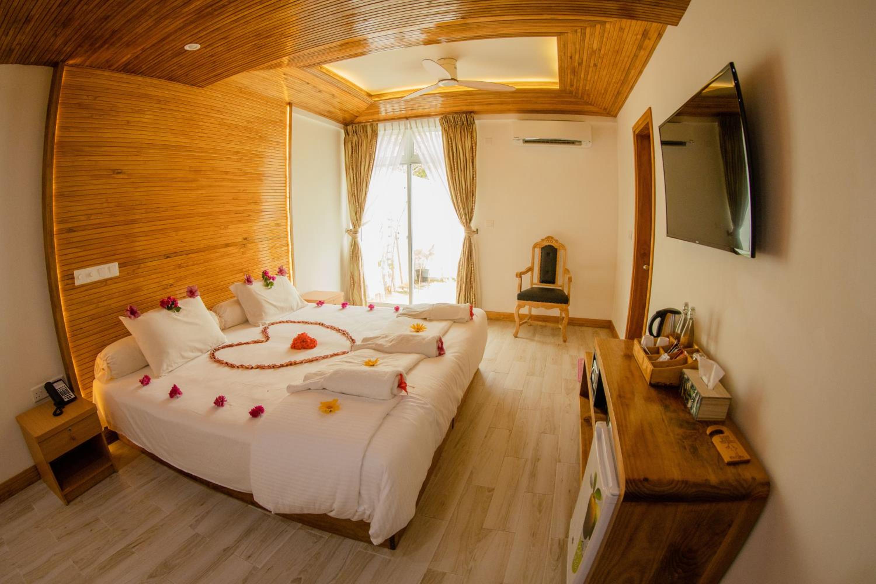 Suite - Photo 10