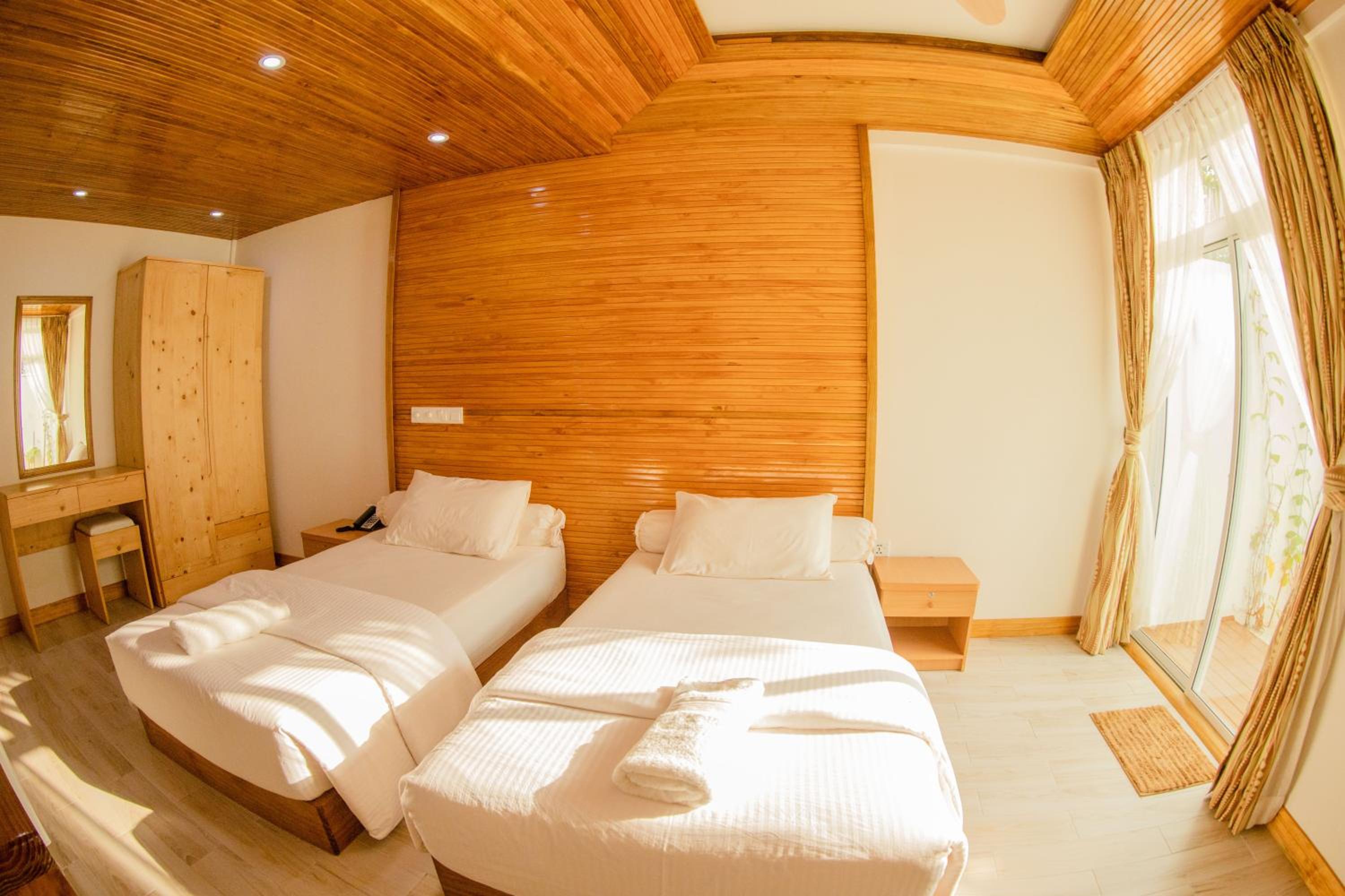 Suite - Photo 11