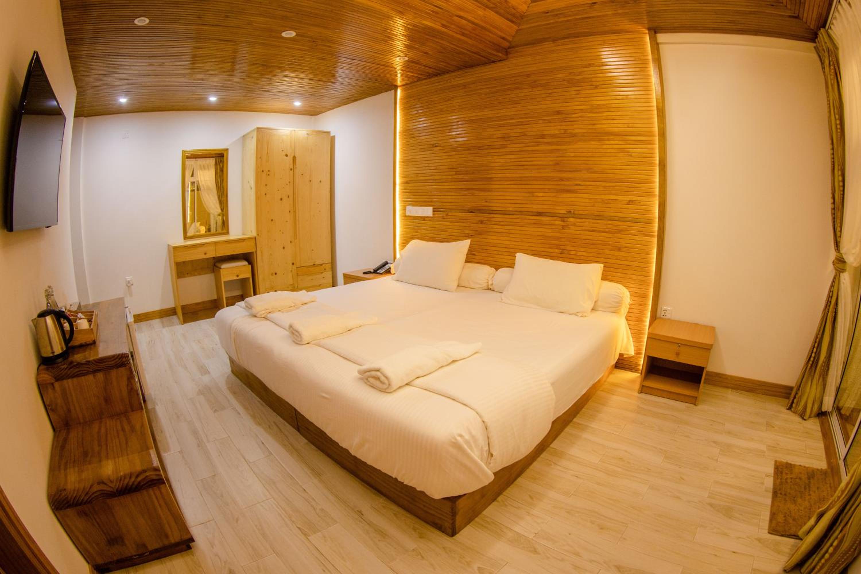 Suite - Photo 12