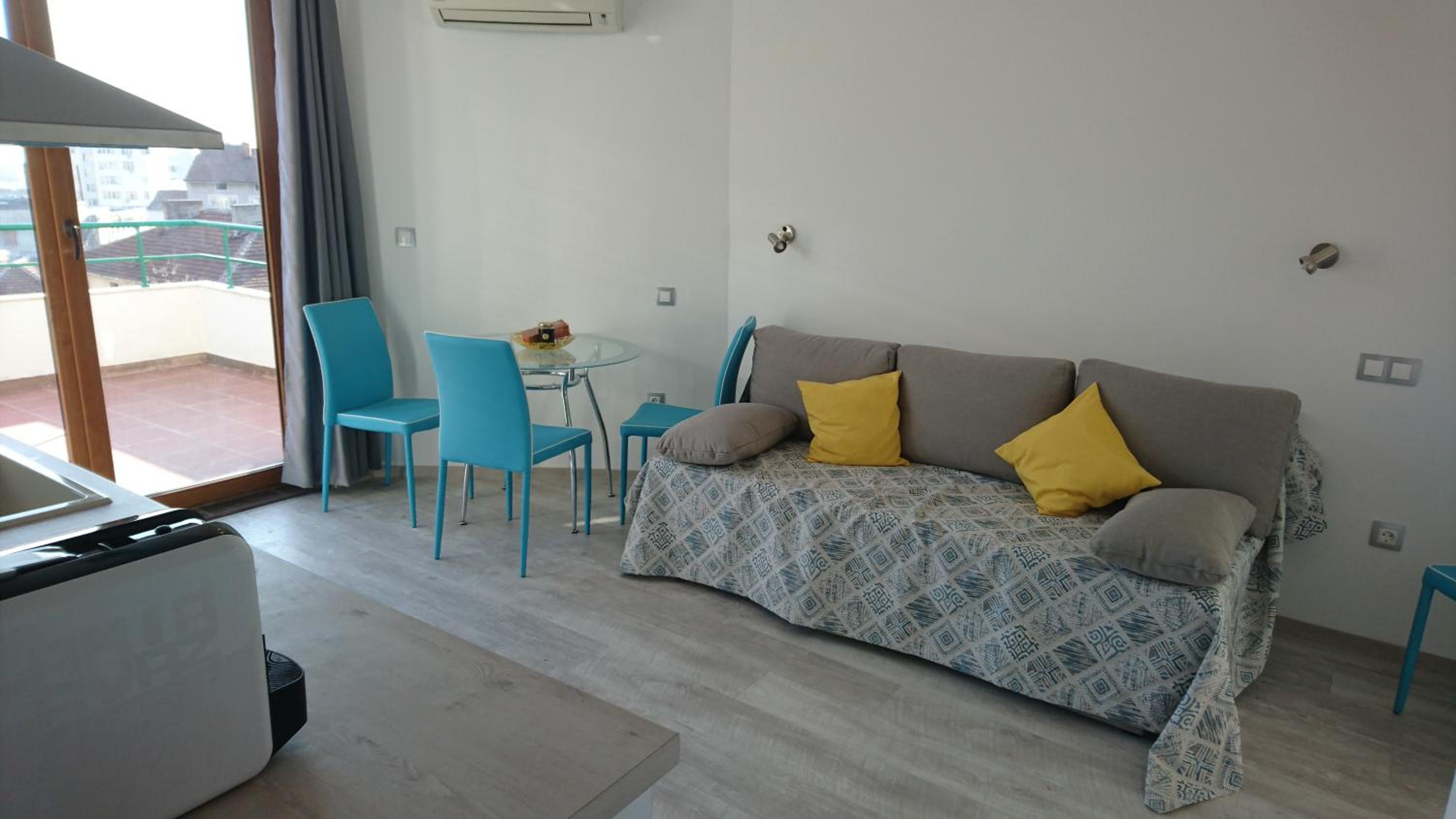 One-Bedroom Apartment with Terrace and City View photo 3