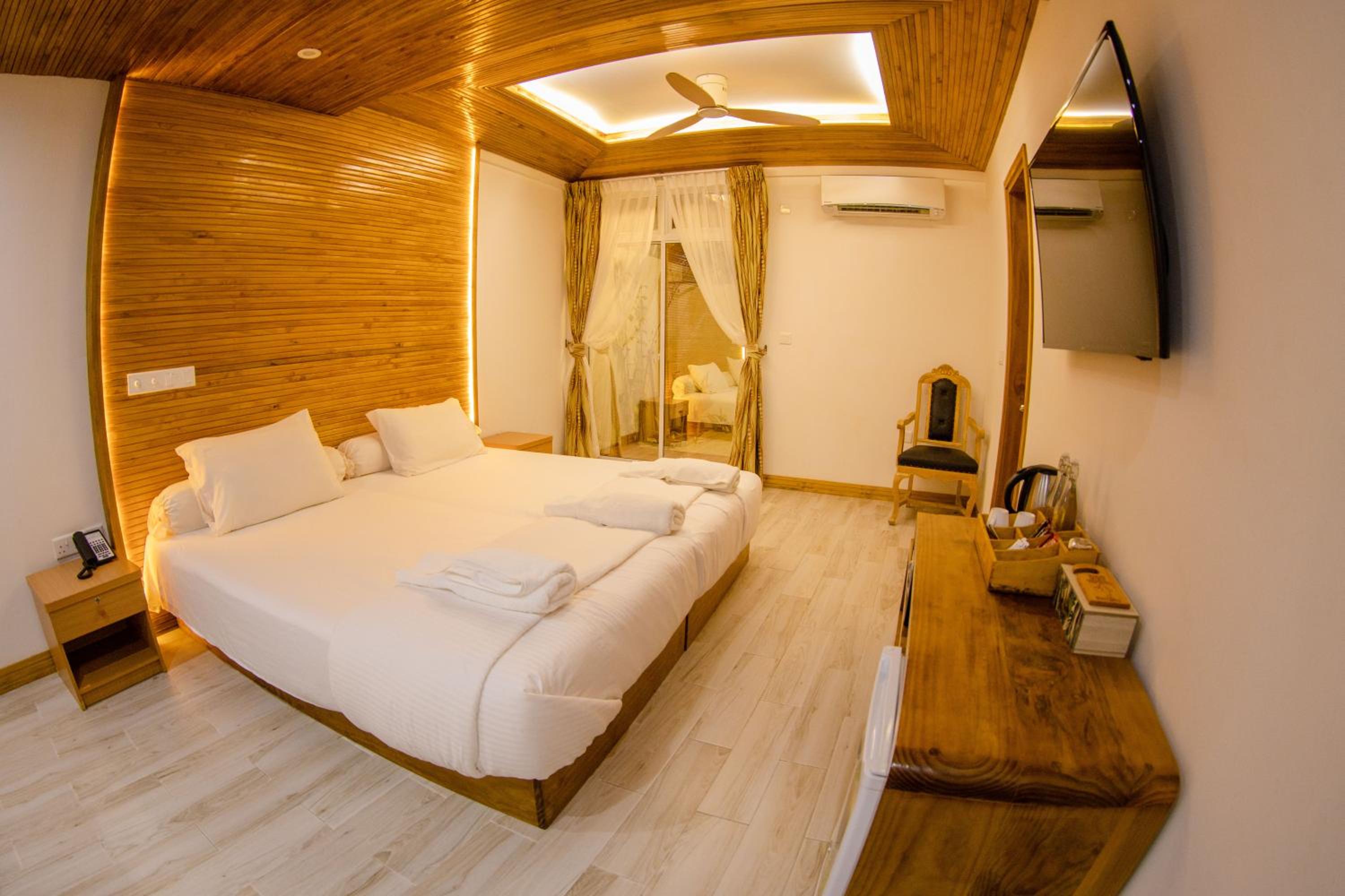 Suite - Photo 14