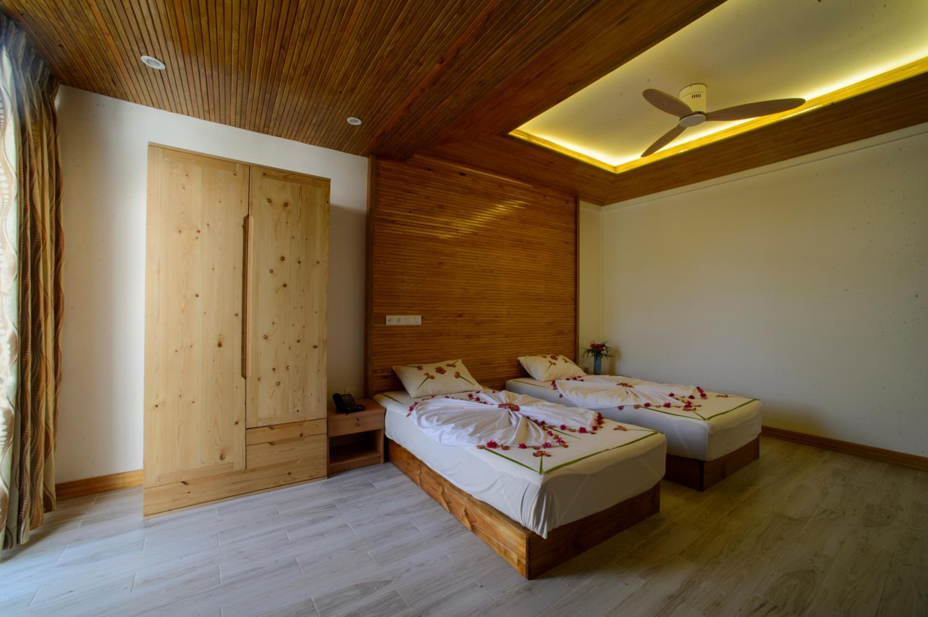 Suite - Photo 5