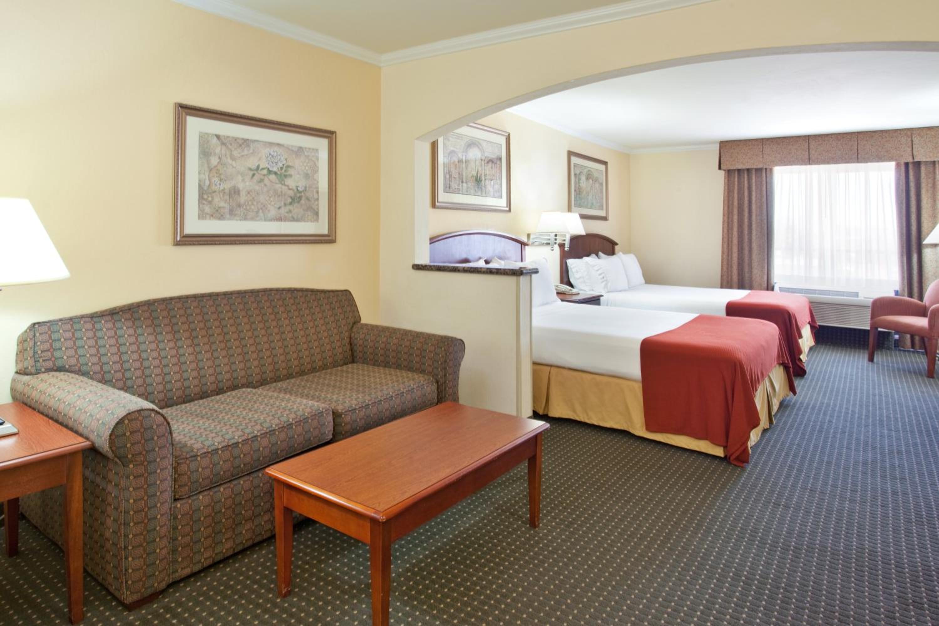 One-Bedroom Suite with Two Queen Beds - Photo 1