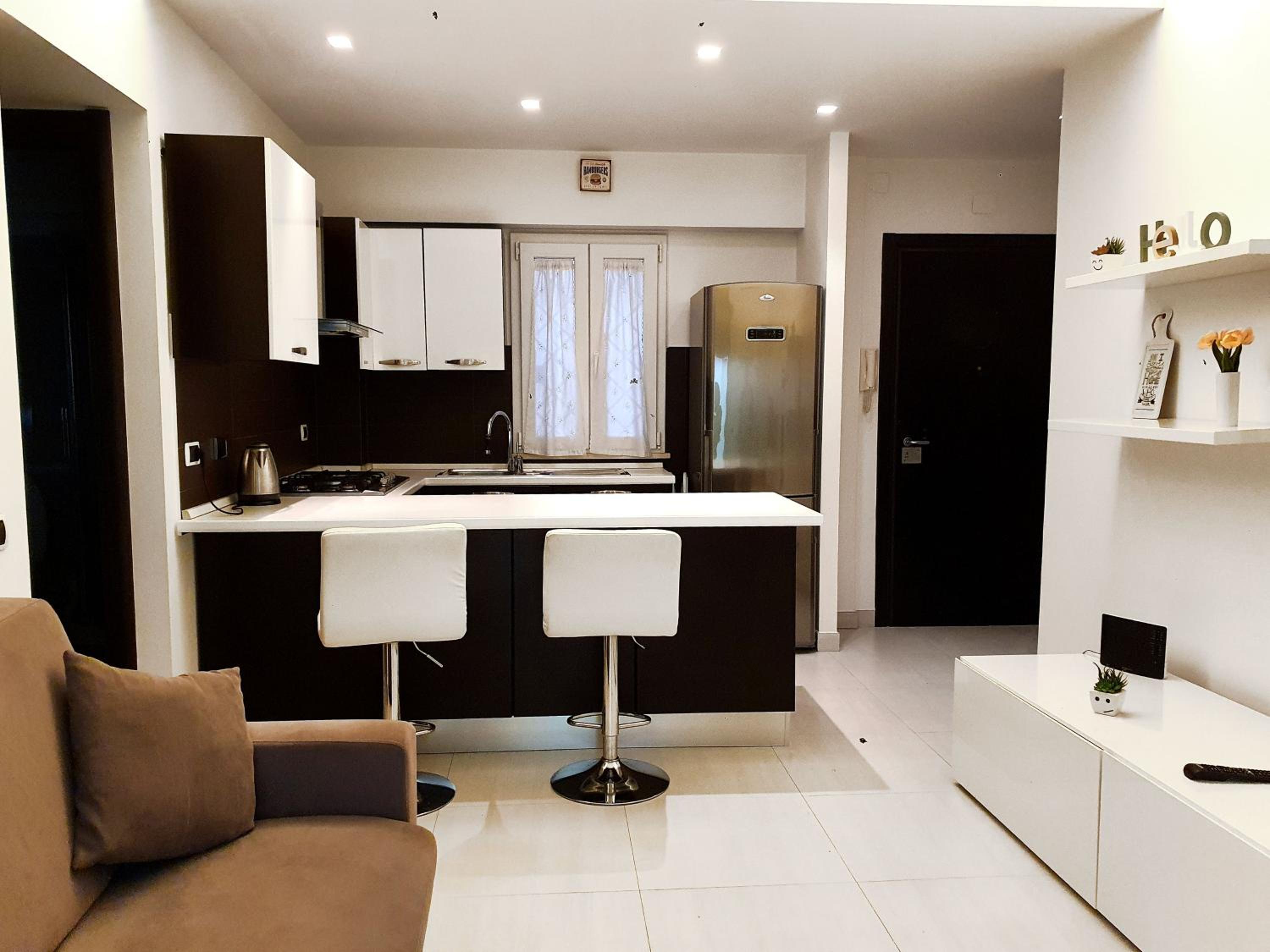 One-Bedroom Apartment - Photo 2