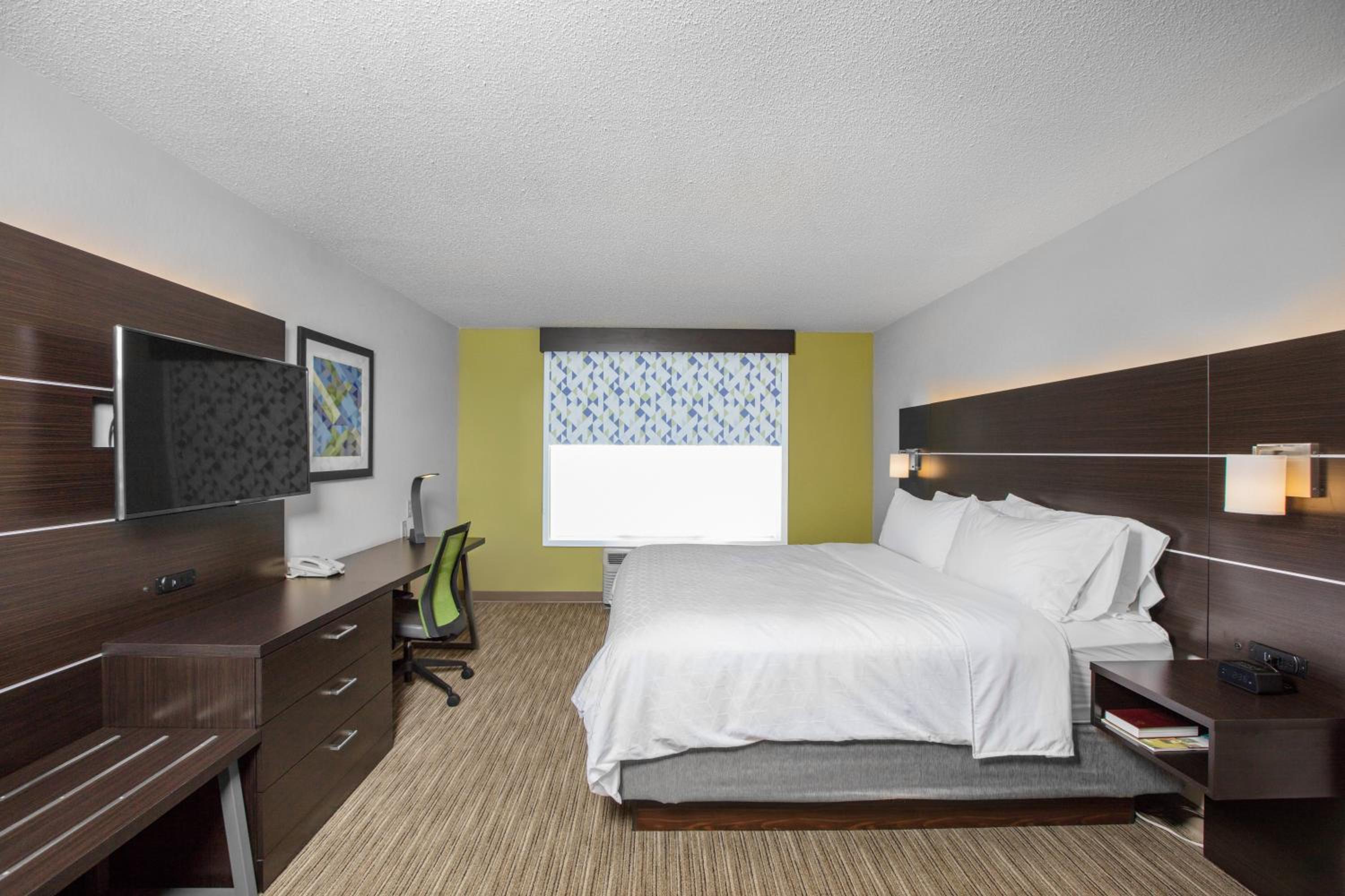 Standard King Room photo 1