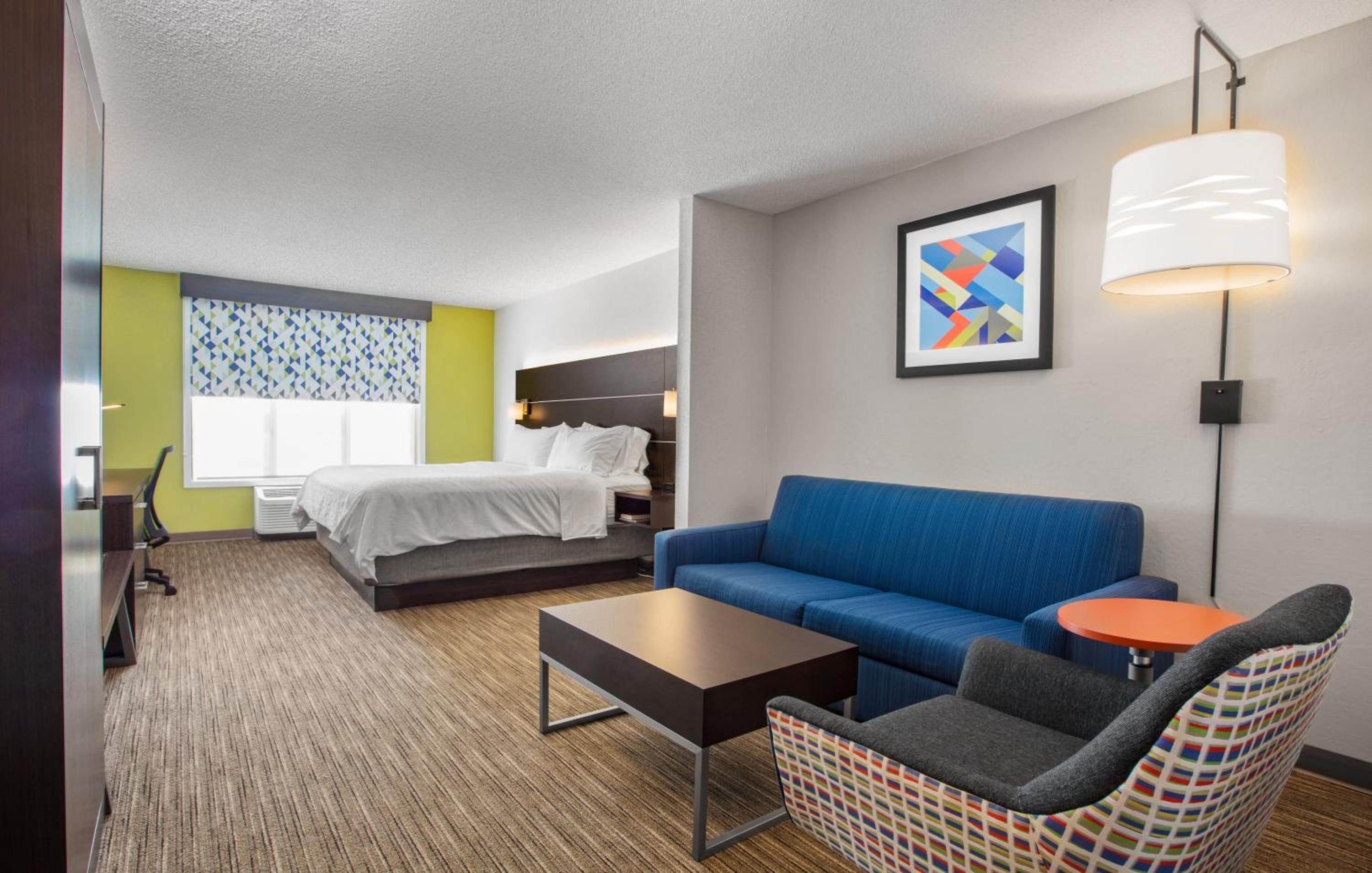 One-Bedroom King Suite photo 1