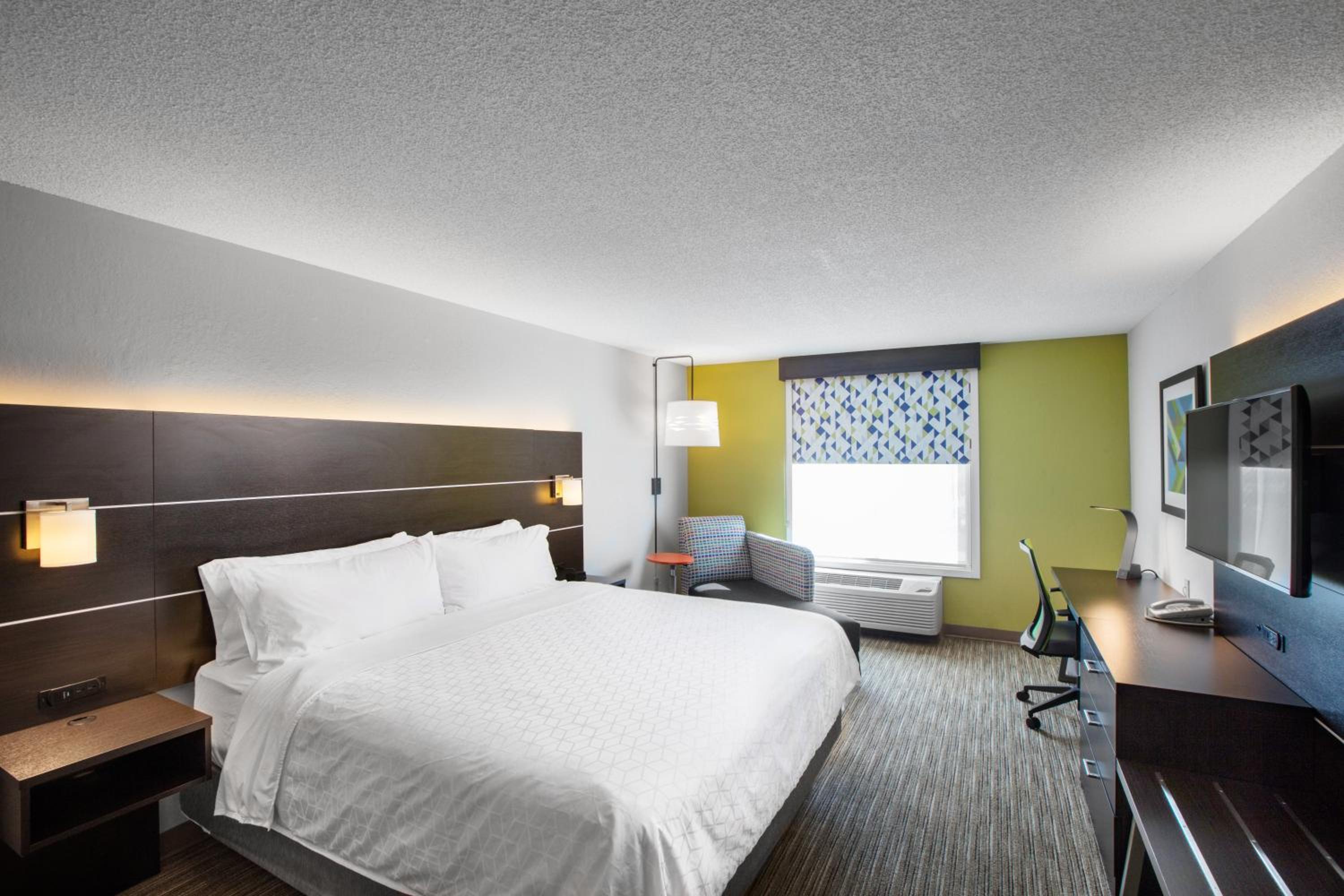Standard King Room photo 2