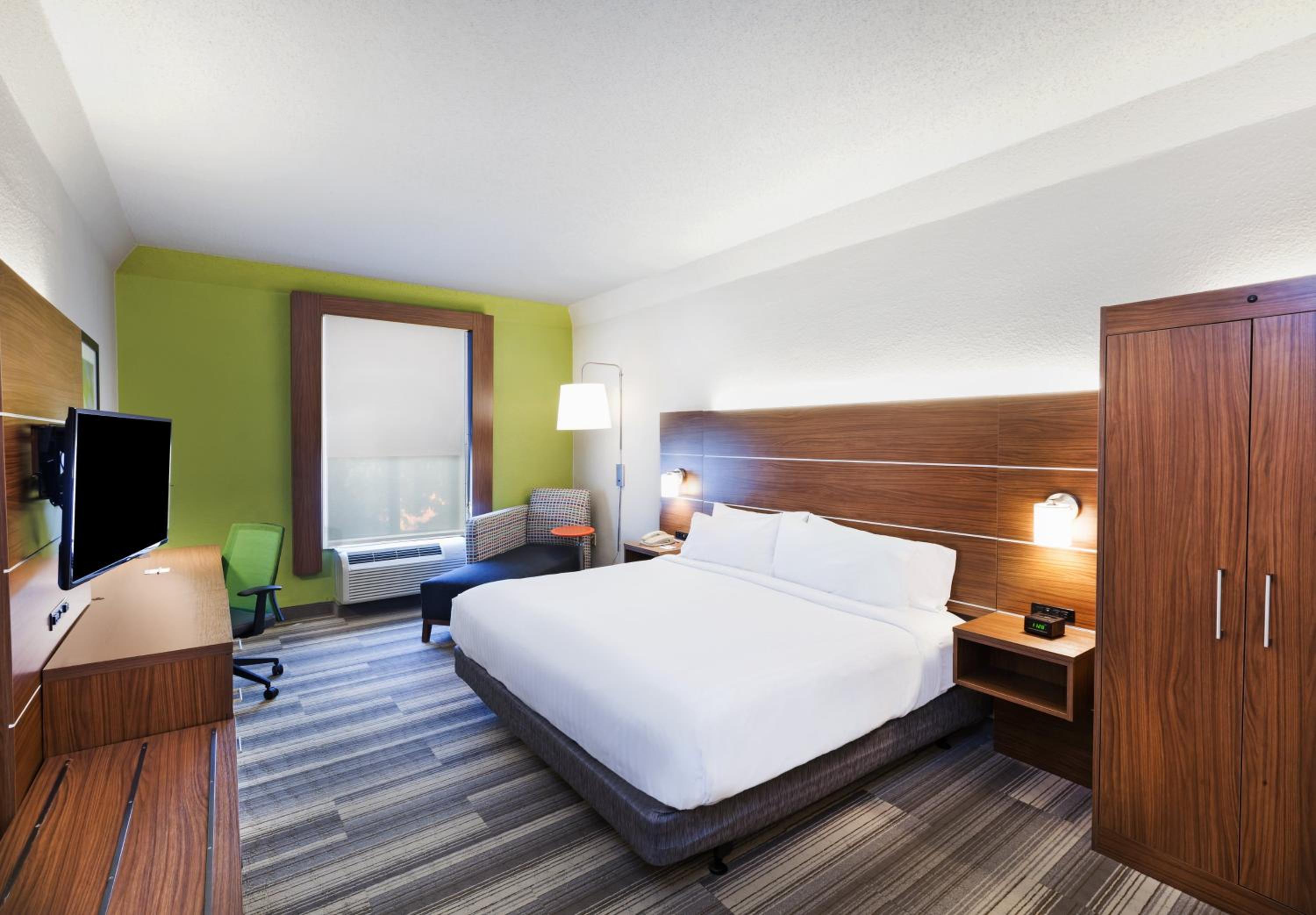 Standard King Room - Photo 3