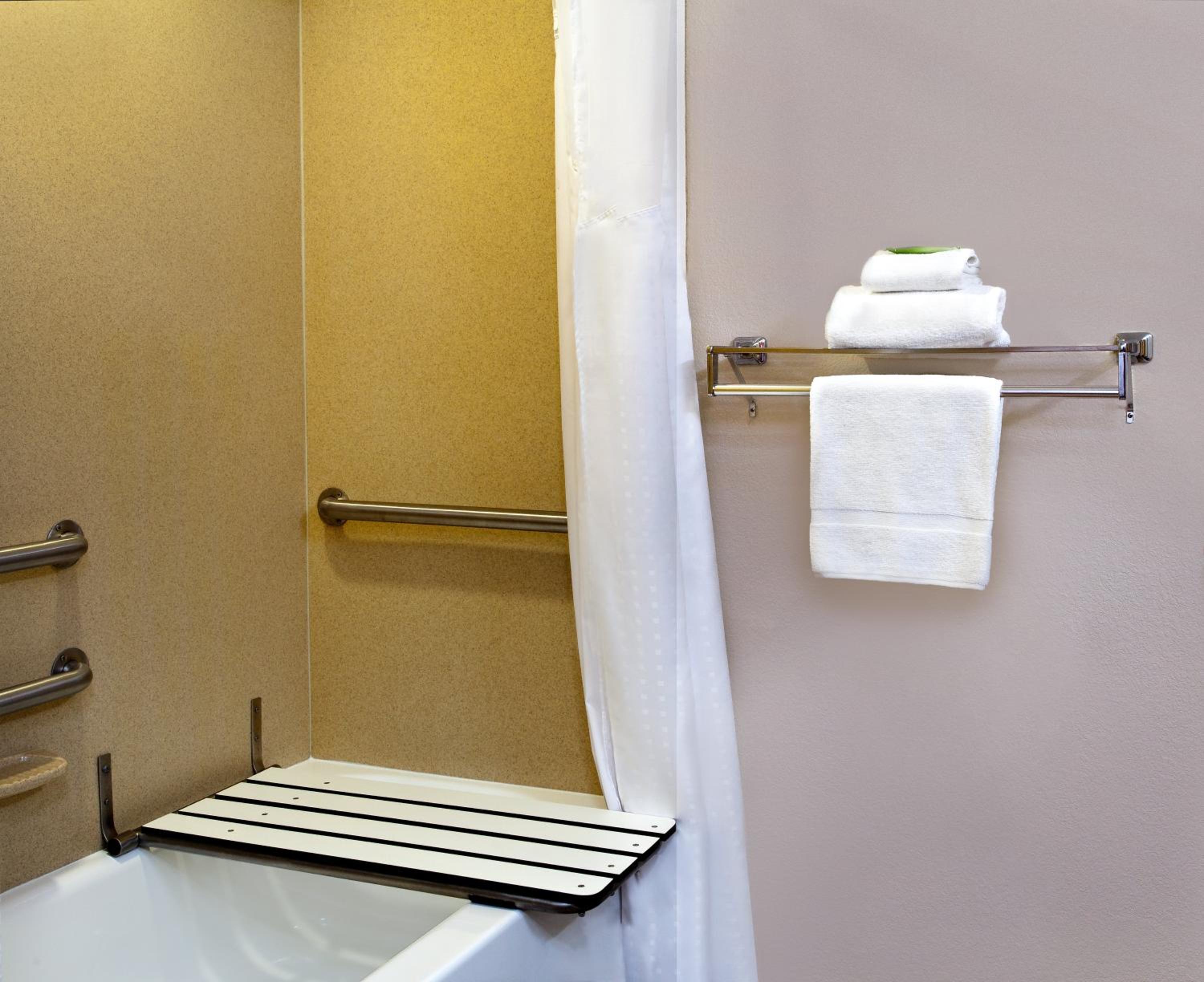 Standard King Room with Accessible Tub - Mobility Access - Photo 2