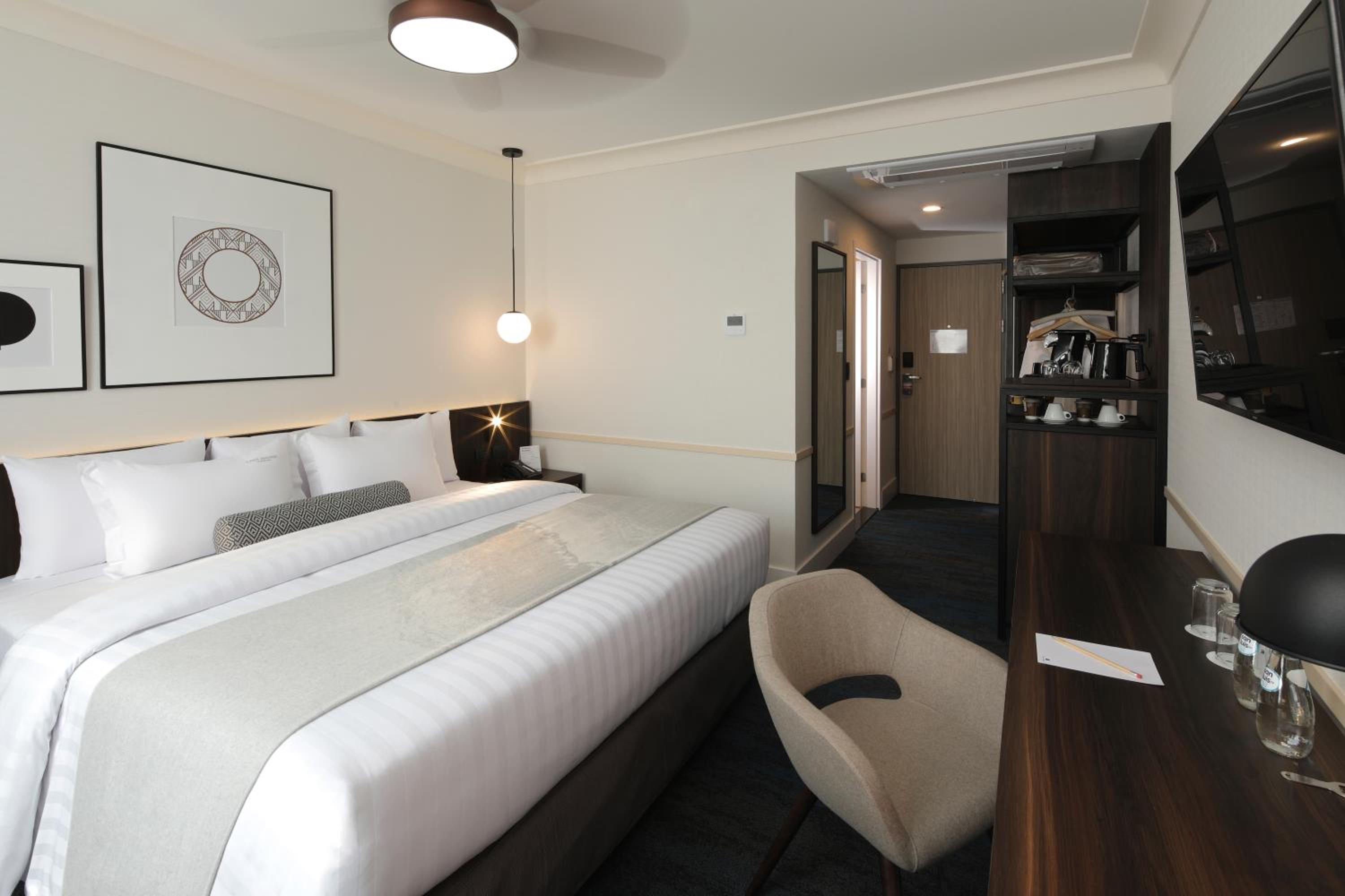 Deluxe Queen Room