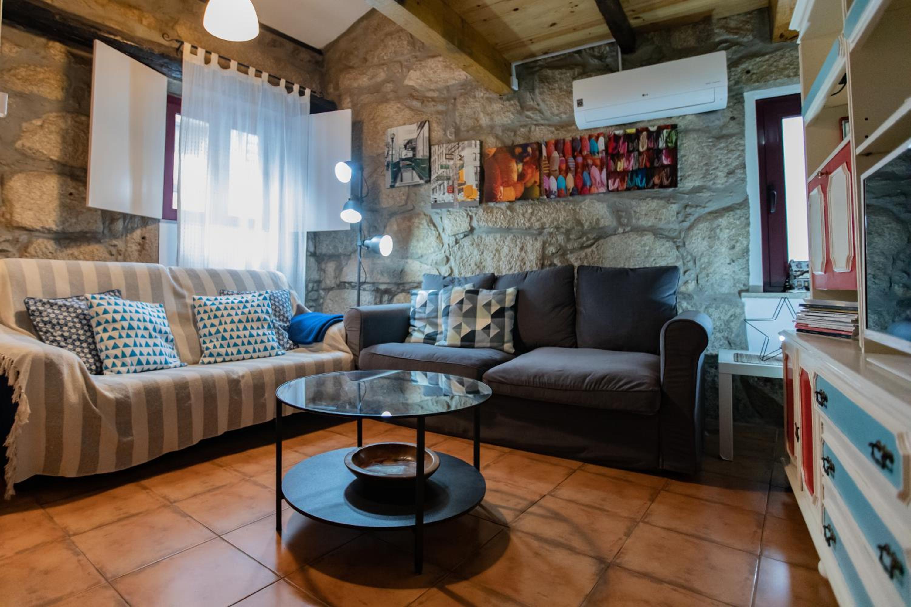 Two-Bedroom House - Photo 3