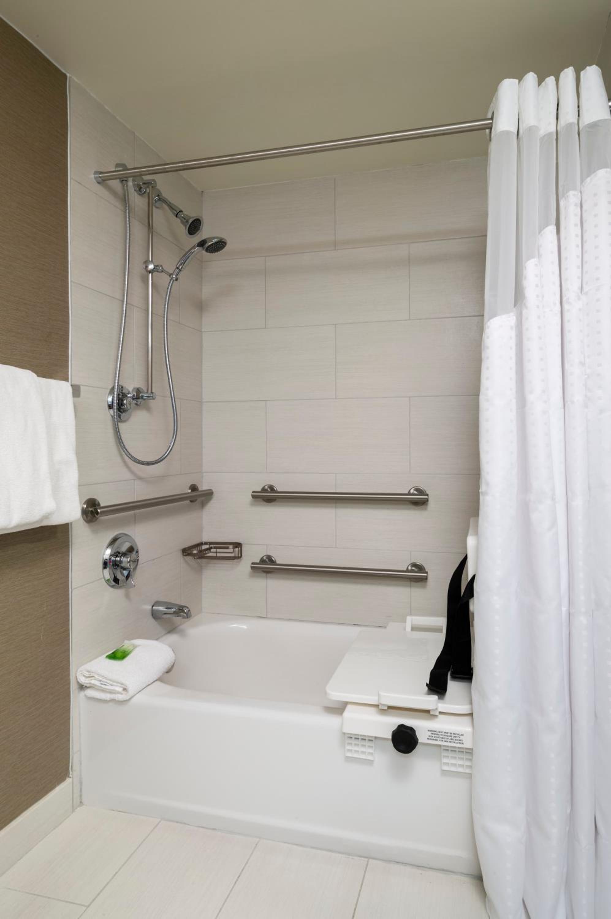 Standard King Room with Mobility Accessible Tub - Photo 3