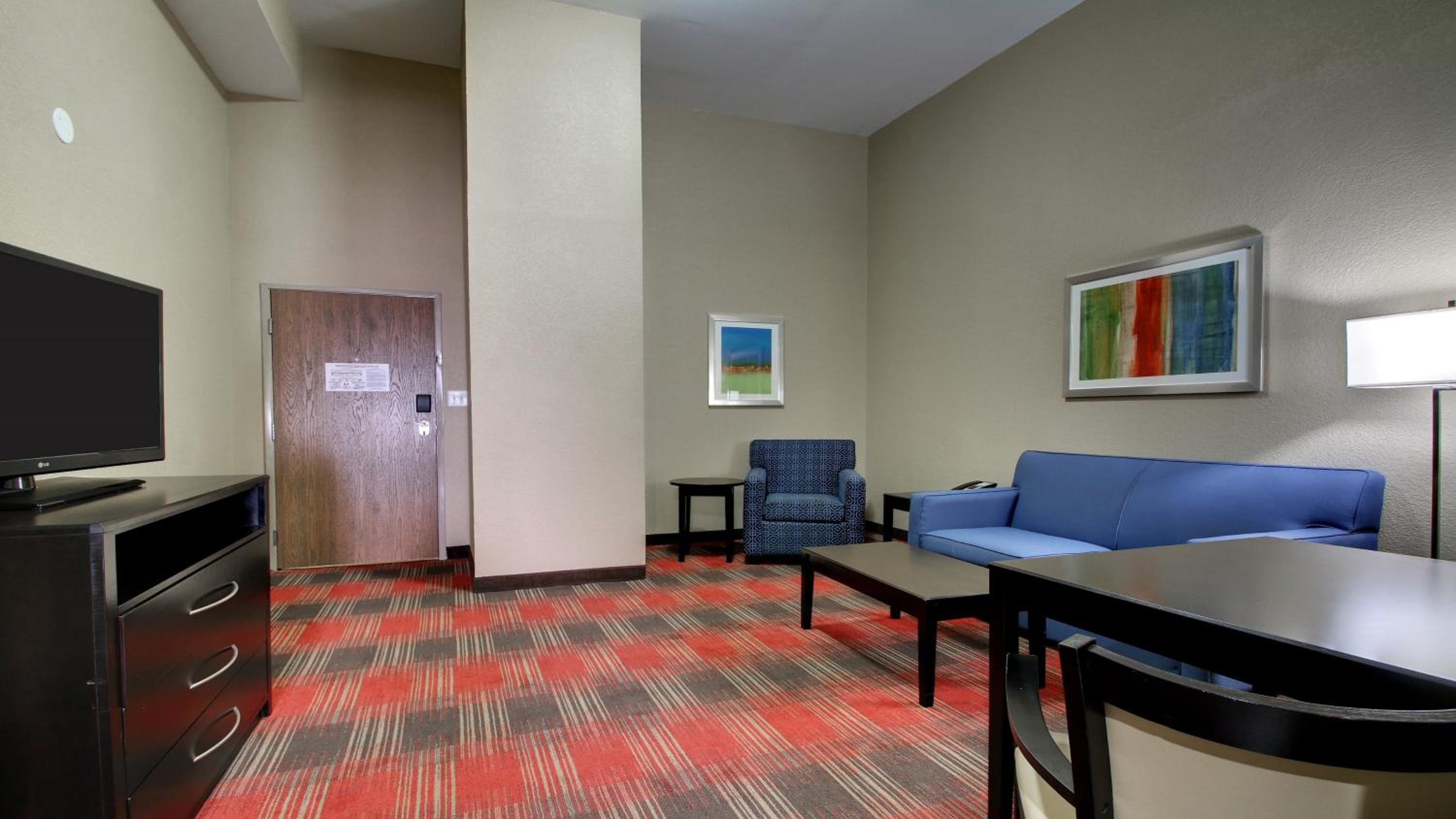 Suite with Two Queen Beds - Photo 7