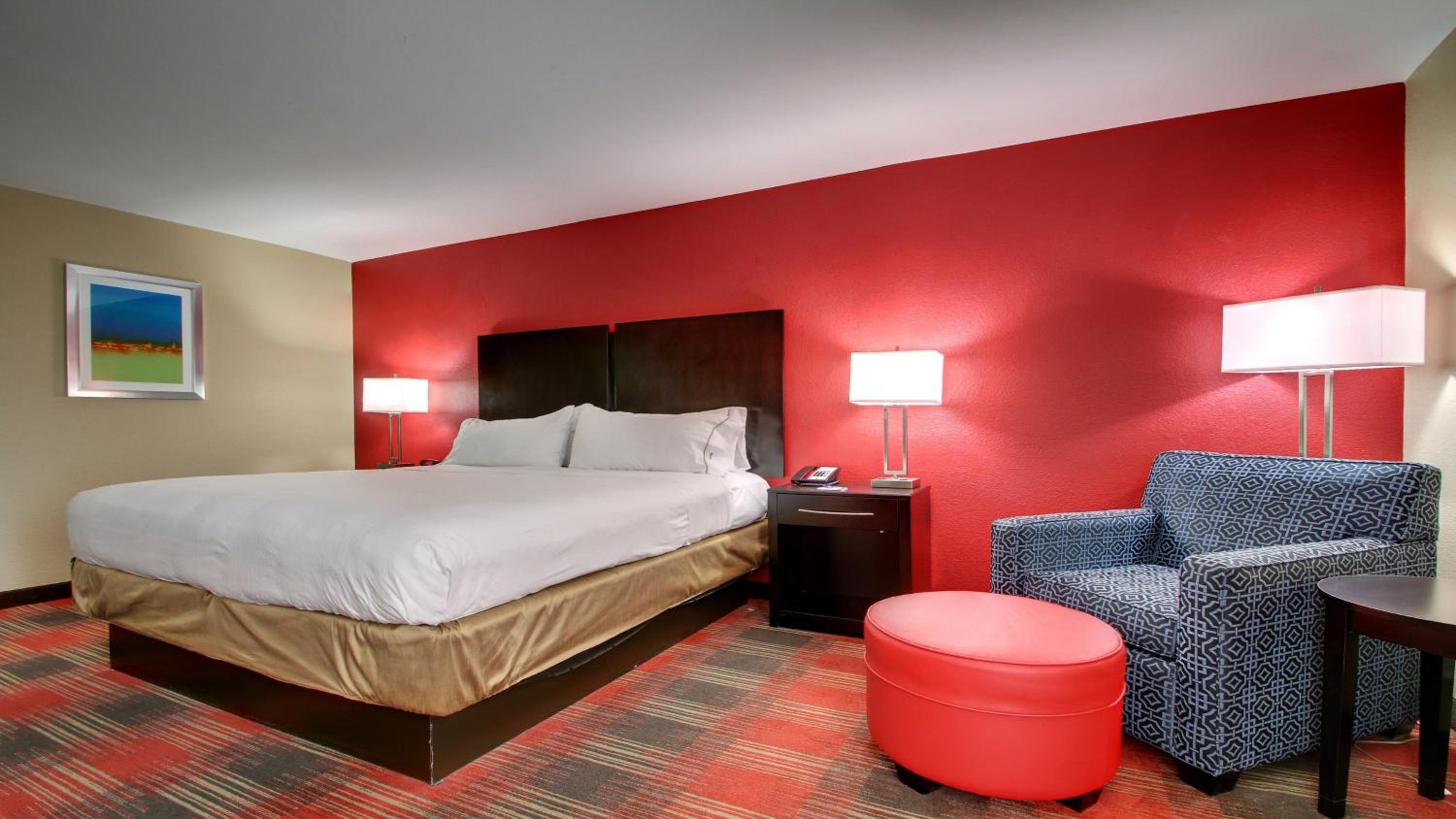 Standard King Room - Photo 5