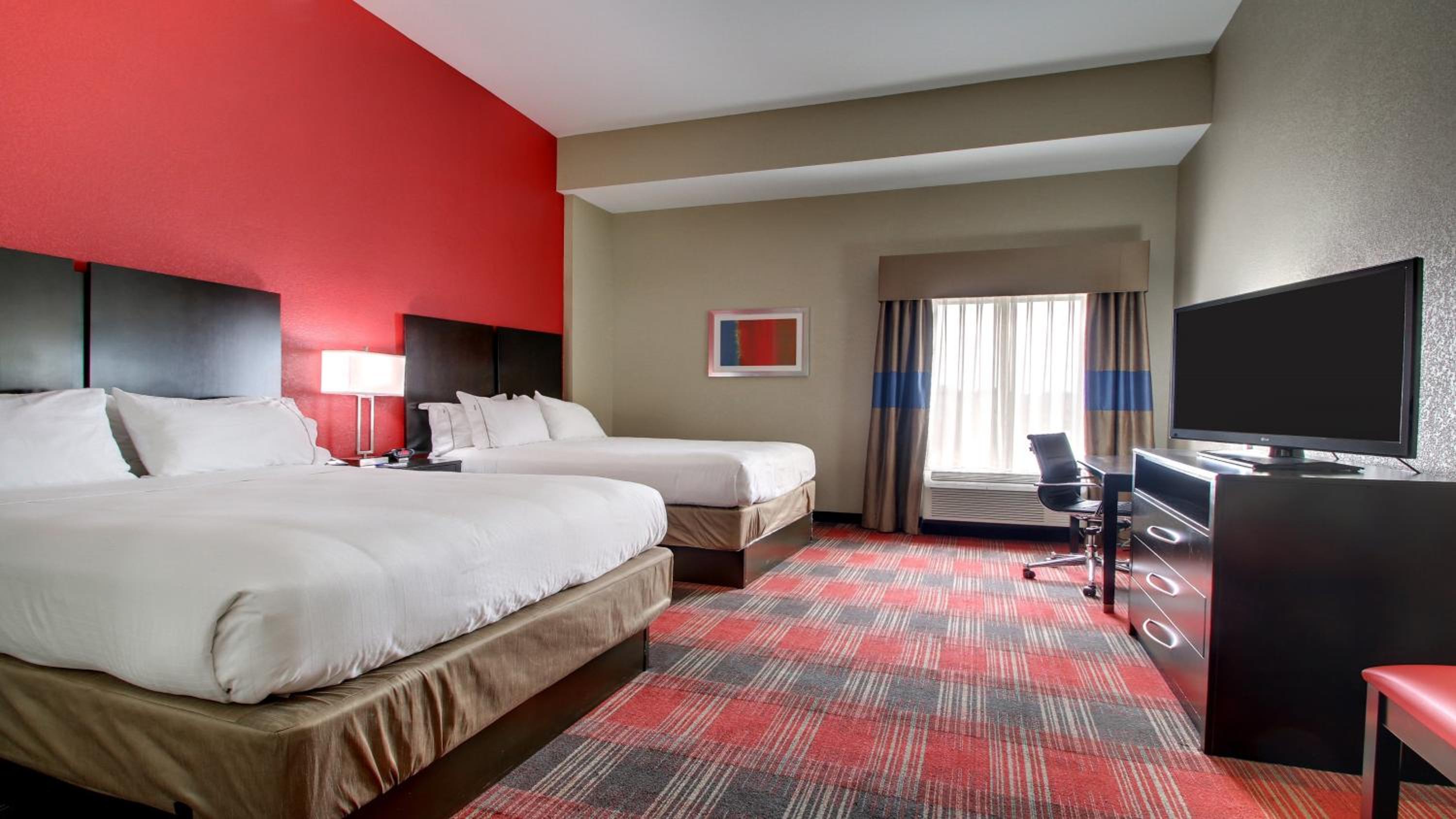 Suite with Two Queen Beds - Photo 5