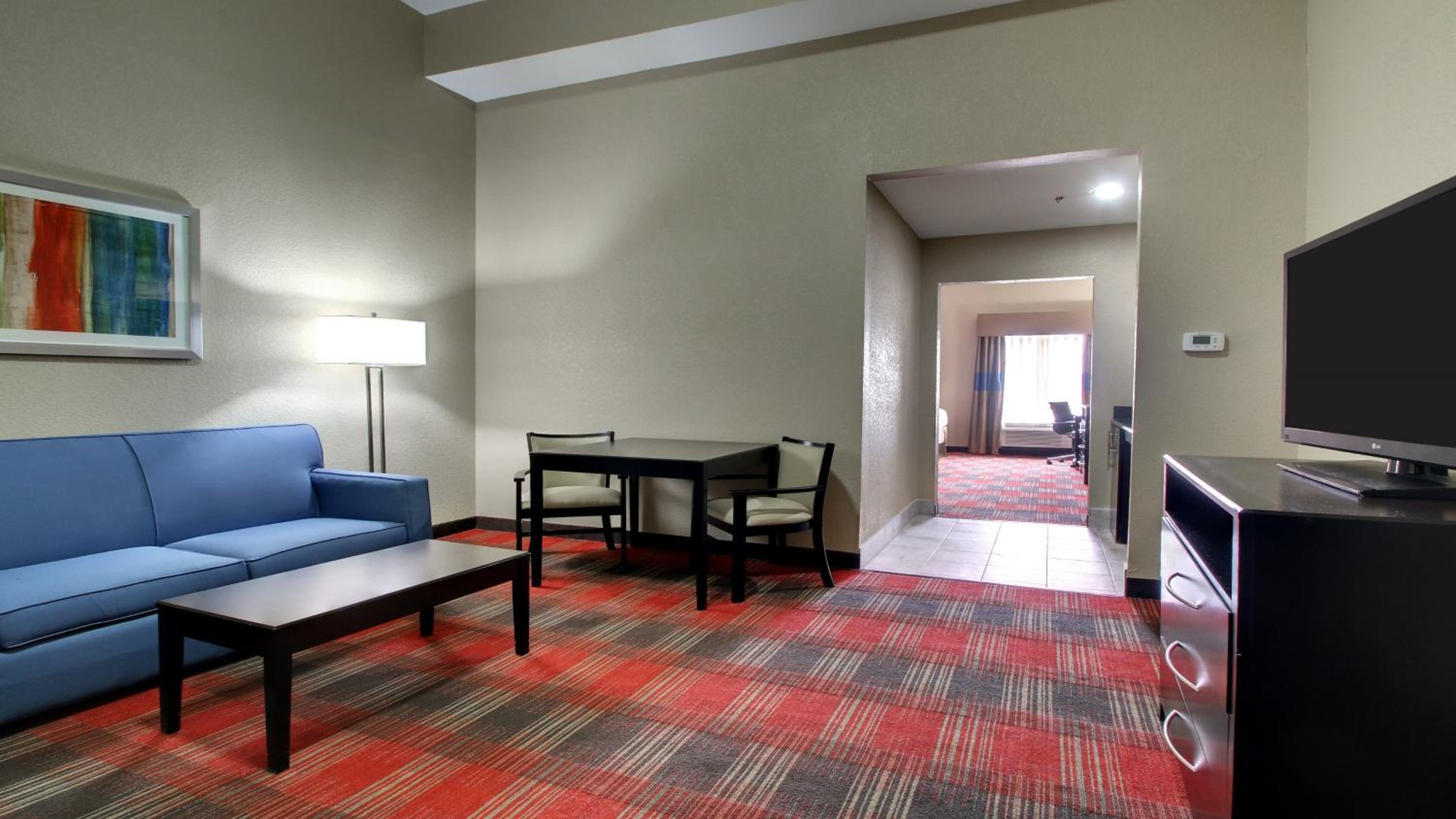 Suite with Two Queen Beds - Photo 4