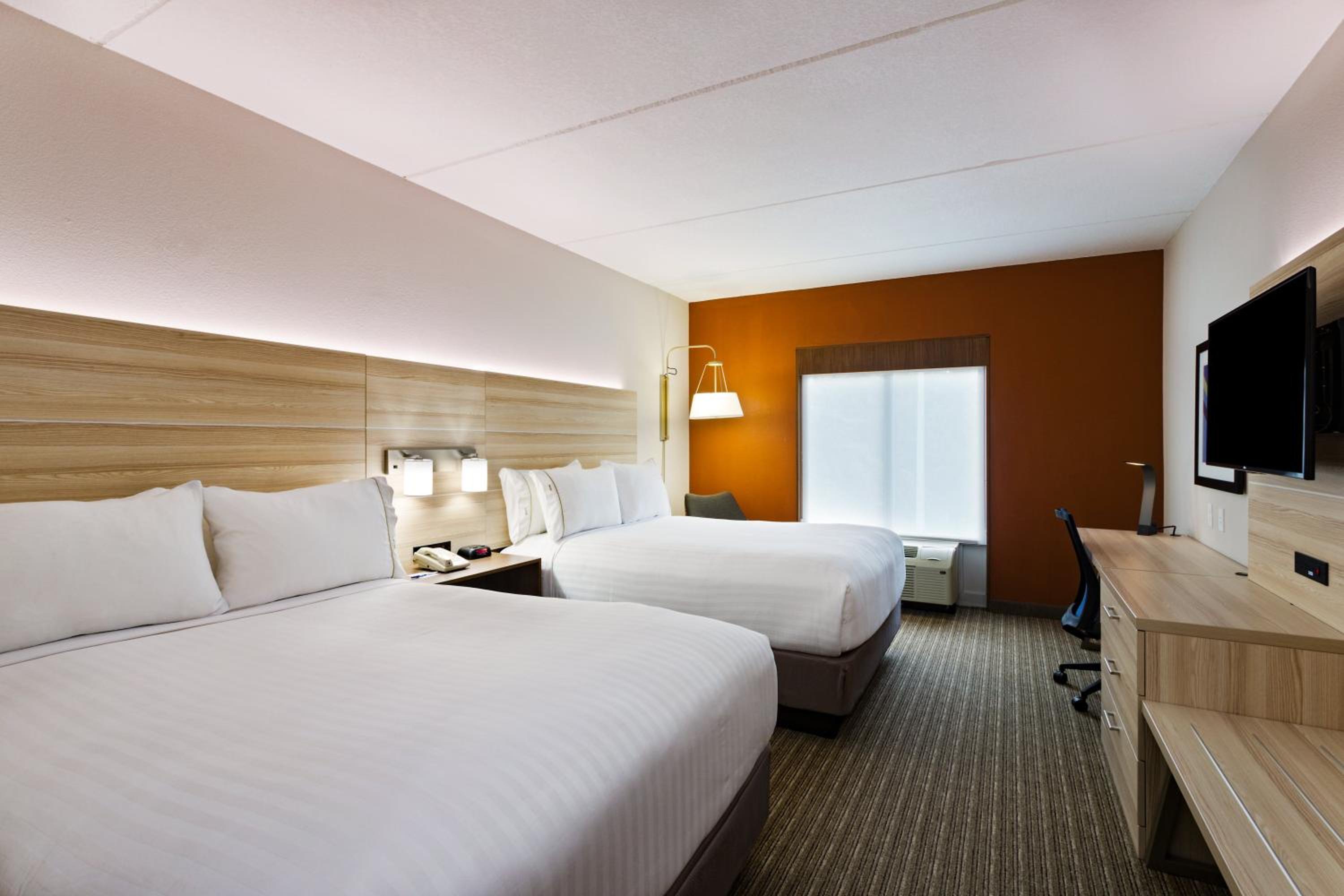 Standard Queen Room with Two Queen Beds - Photo 1