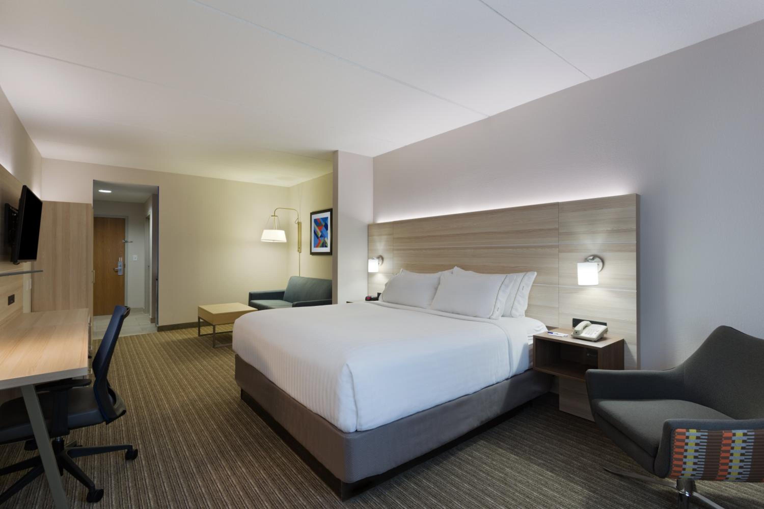 King Room - Mobility Access/Hearing Accessible - Photo 5