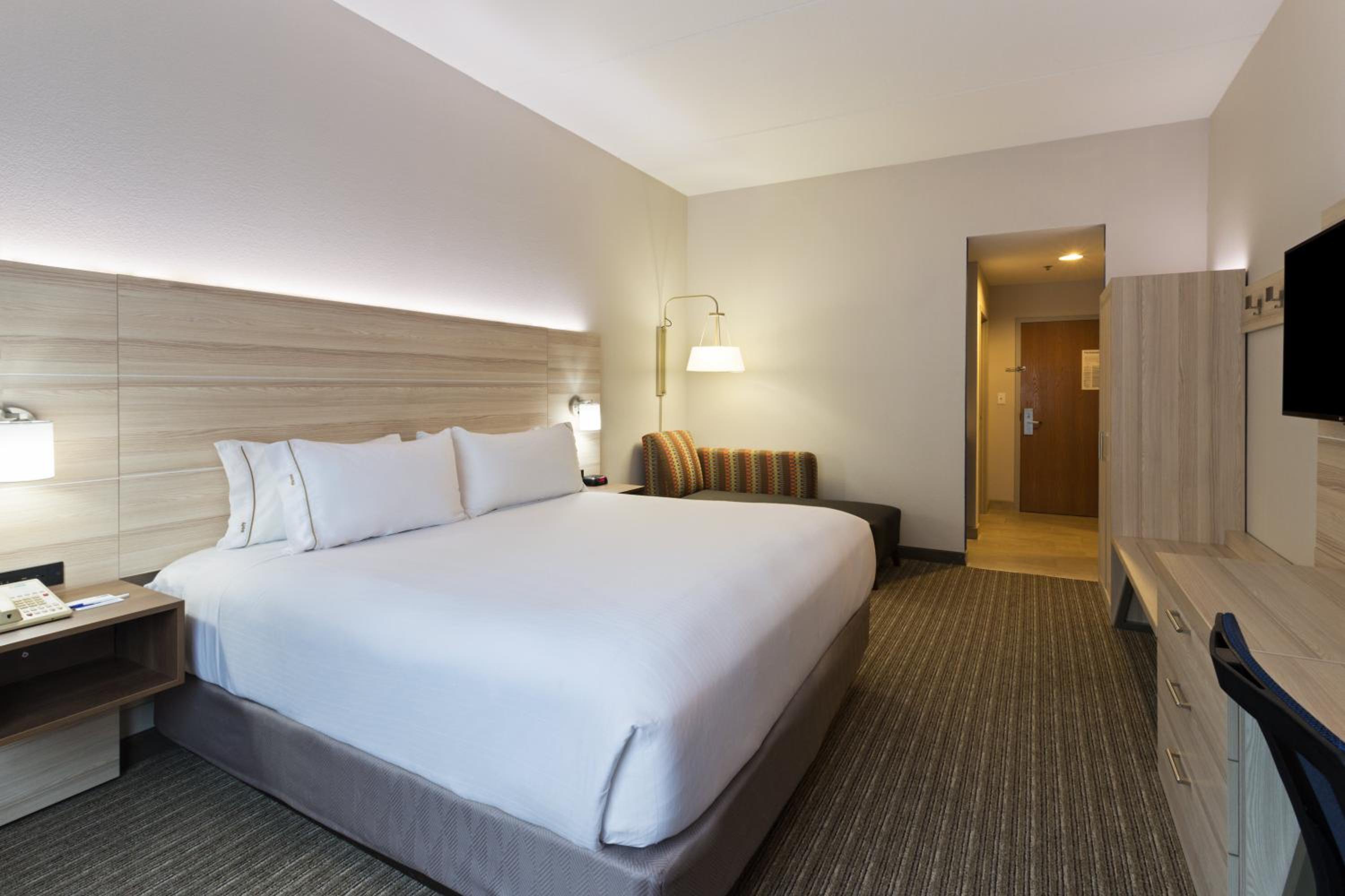 Standard King Room - Photo 3