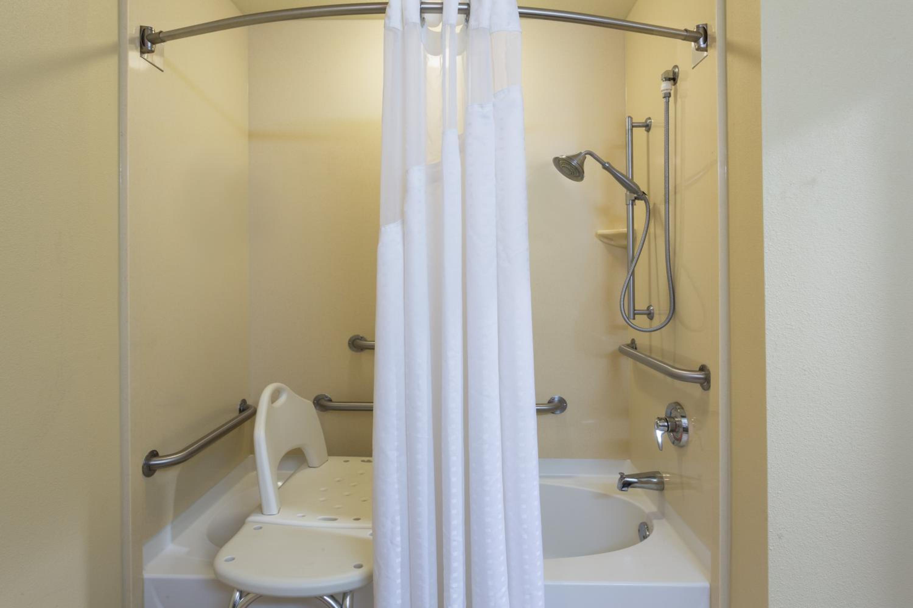 King Room - Mobility Access/Hearing Accessible - Photo 4