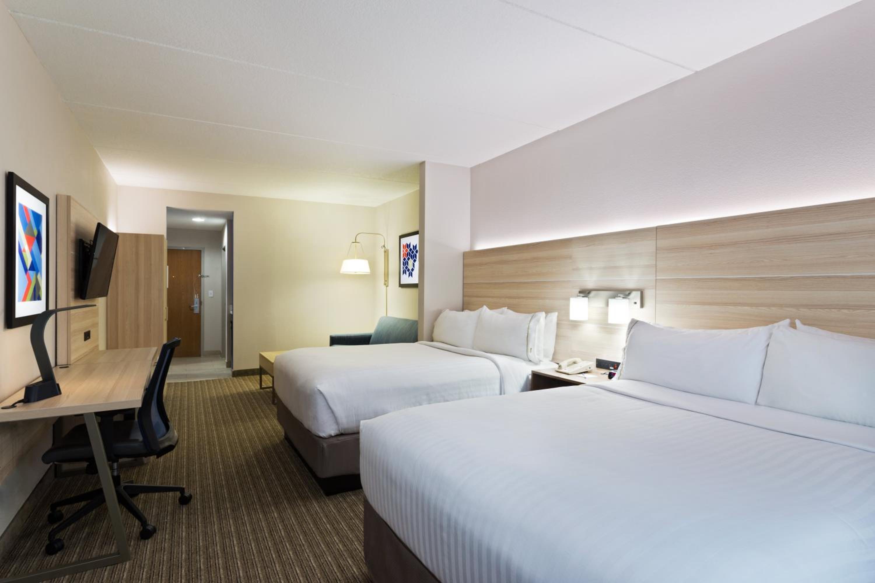 Suite with Two Queen Beds - Photo 4