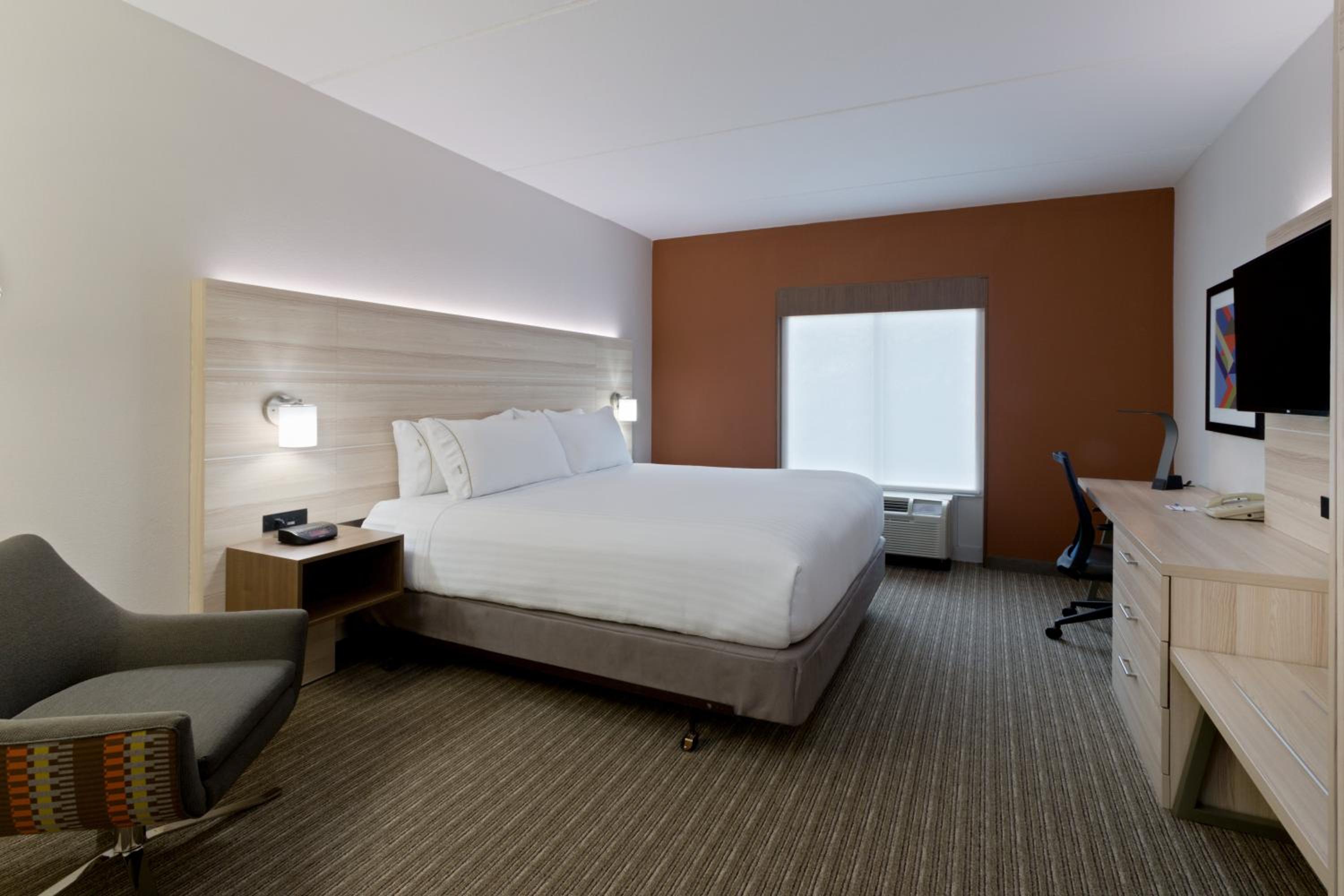 Standard King Room - Photo 4