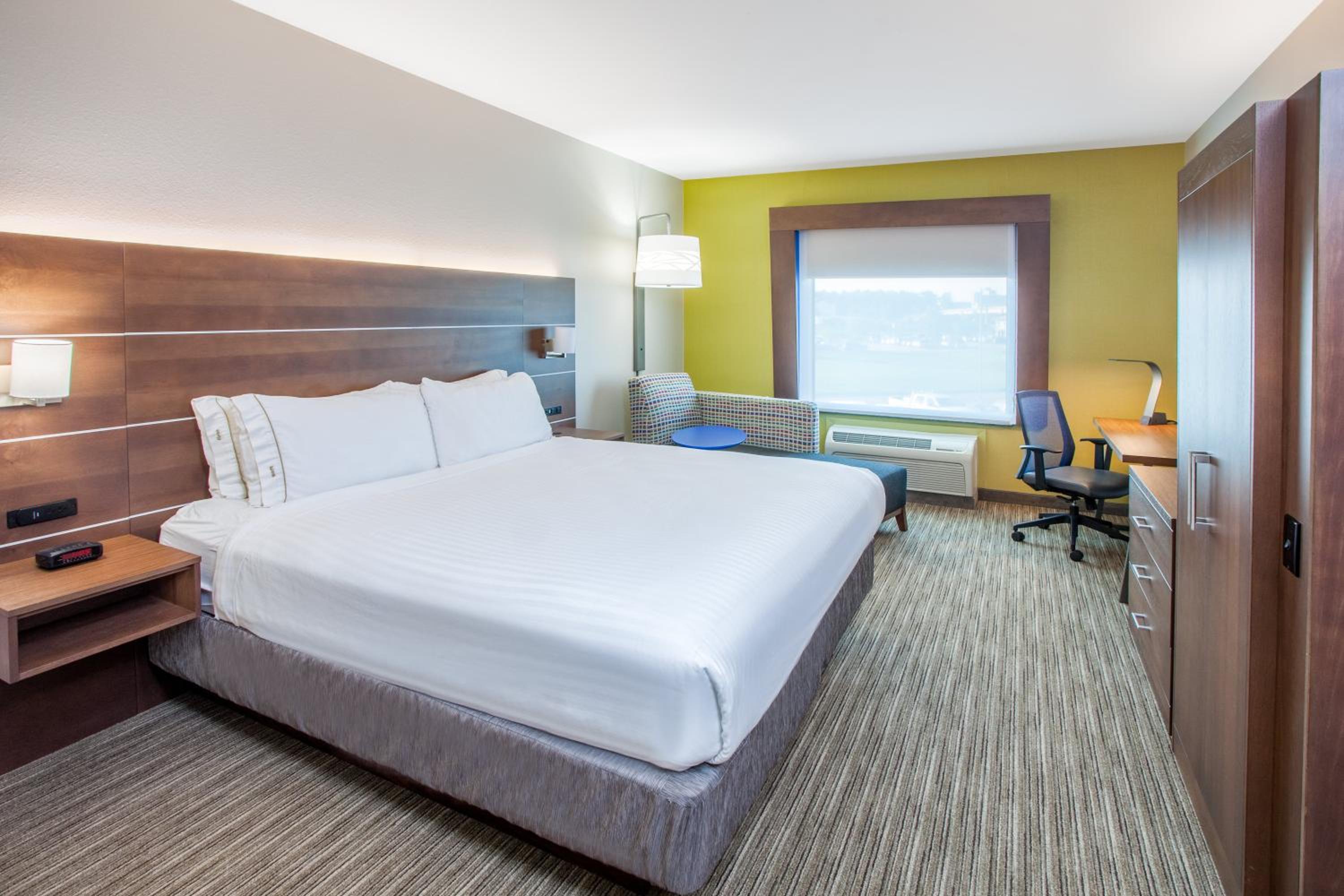 Standard King Room - Communications Accessible - Photo 2