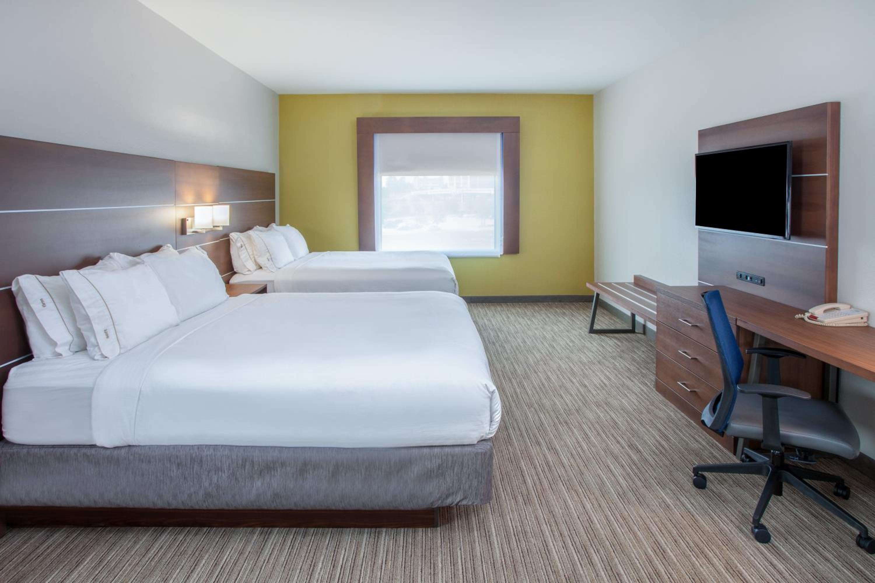 Suite with Two Queen Beds - Photo 6