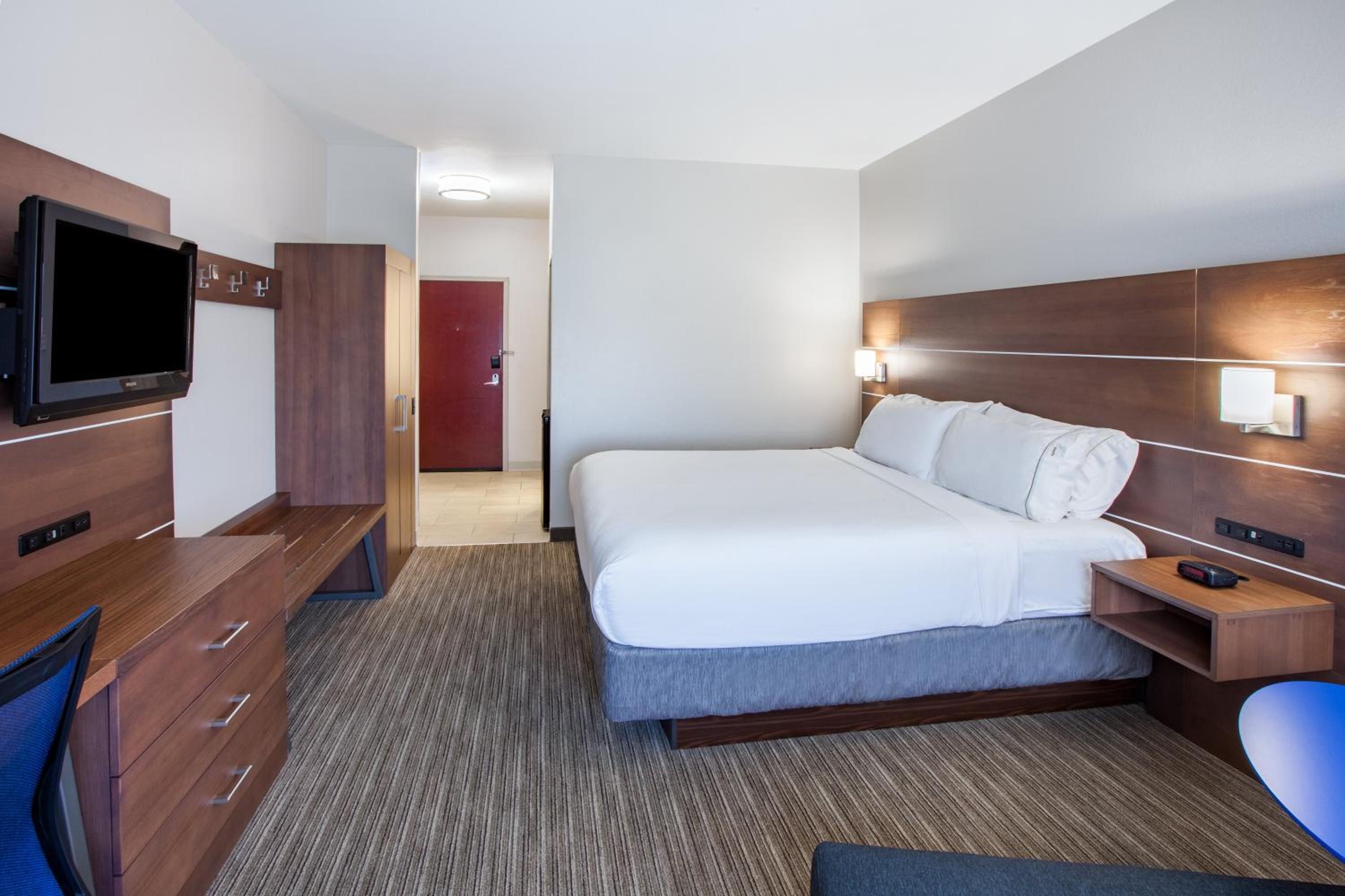 Standard King Room - Photo 3