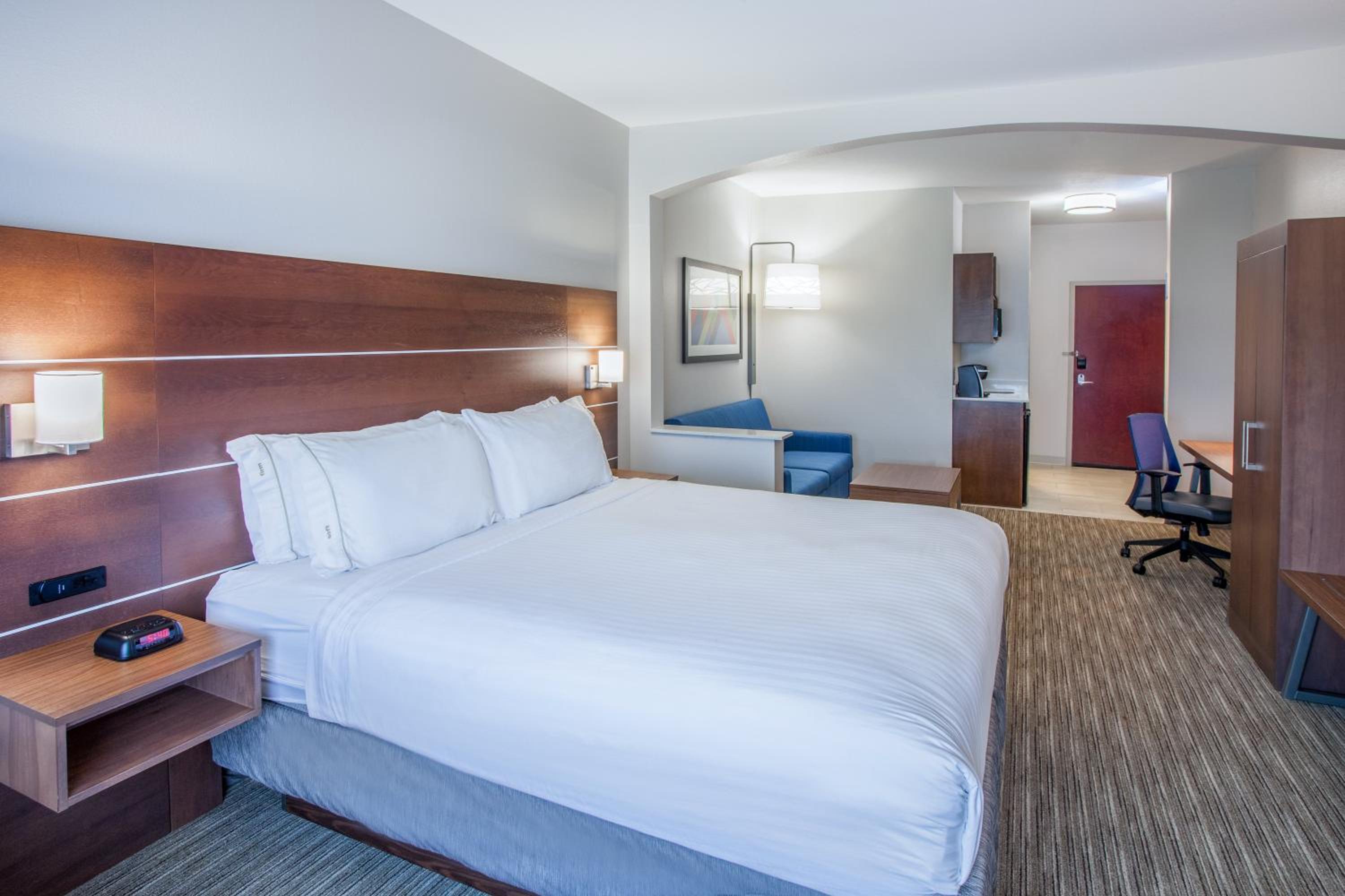 King Suite with Additional Living Area - Photo 3