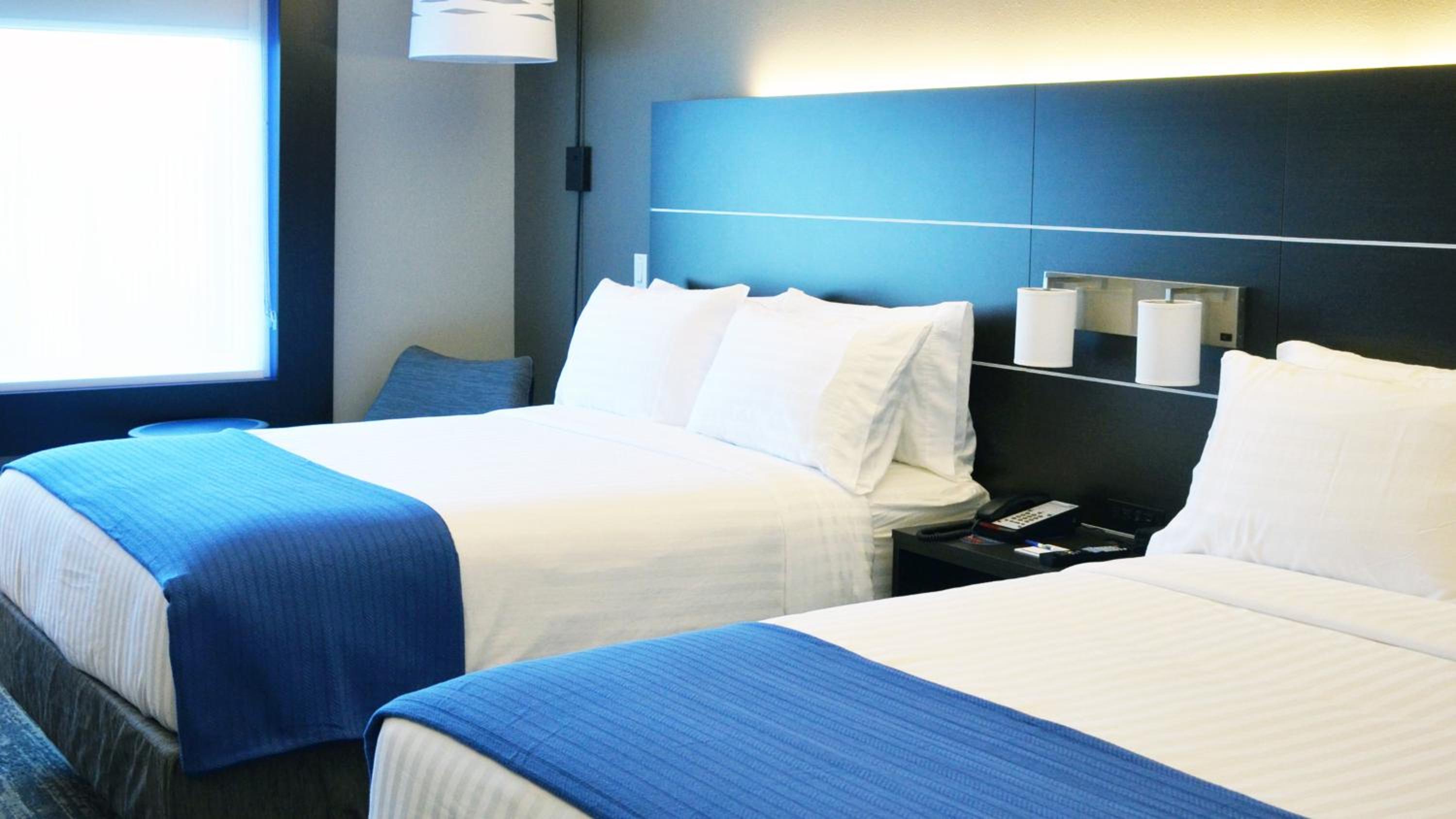 Standard Queen Room with Two Queen Beds and Mobility Accessible Tub