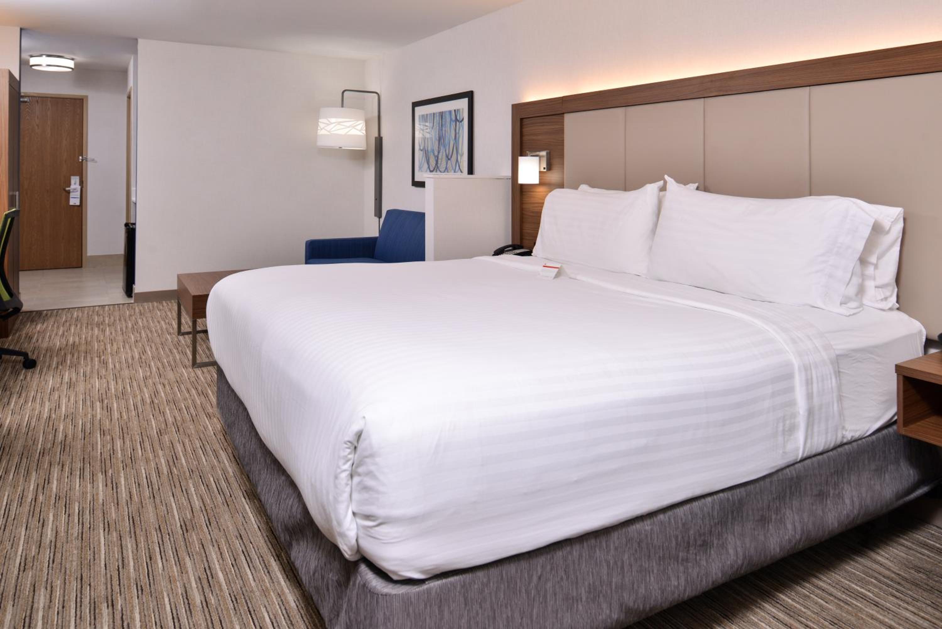 Standard King Room - Photo 2