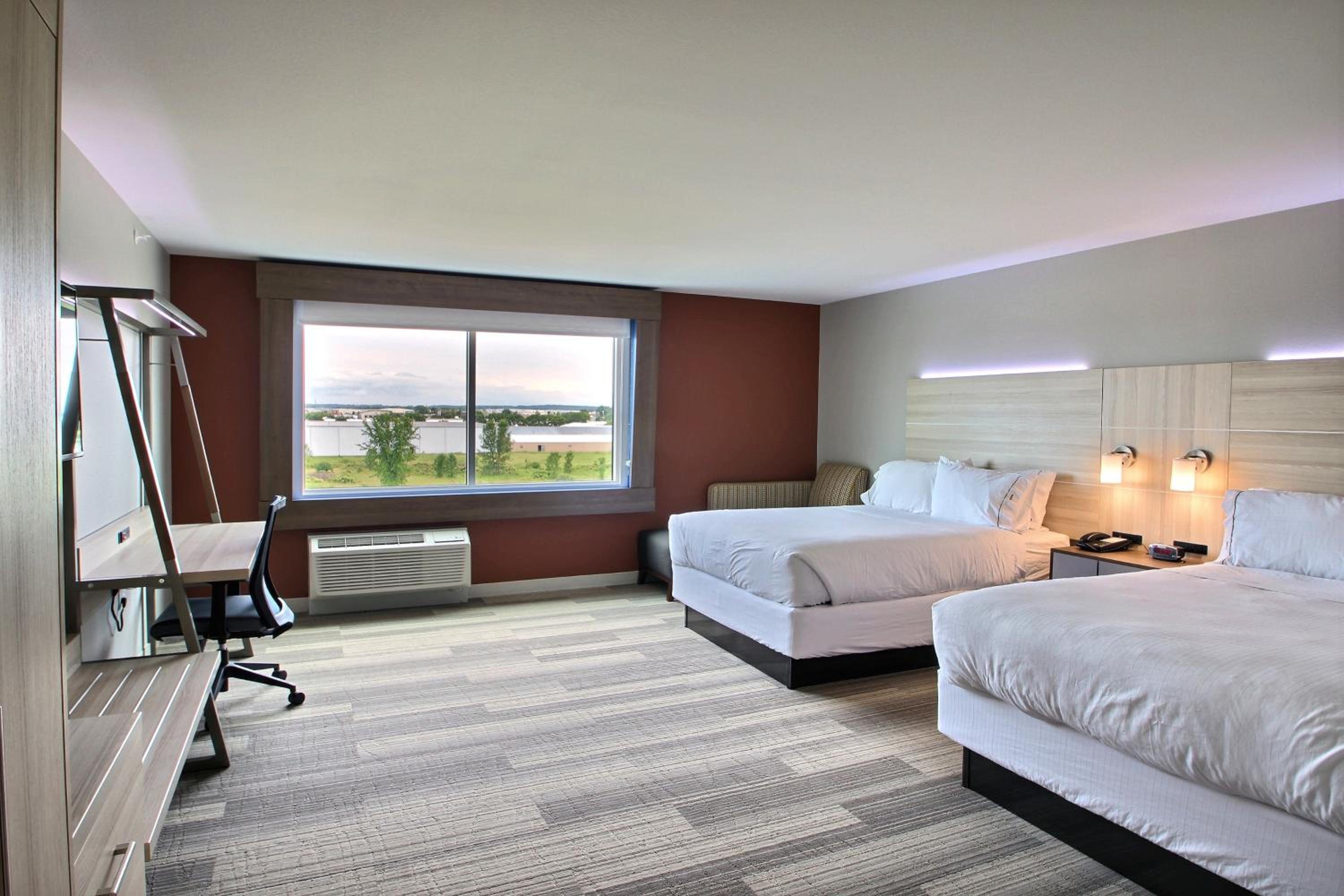 Standard Room with Two Queen Beds photo 1