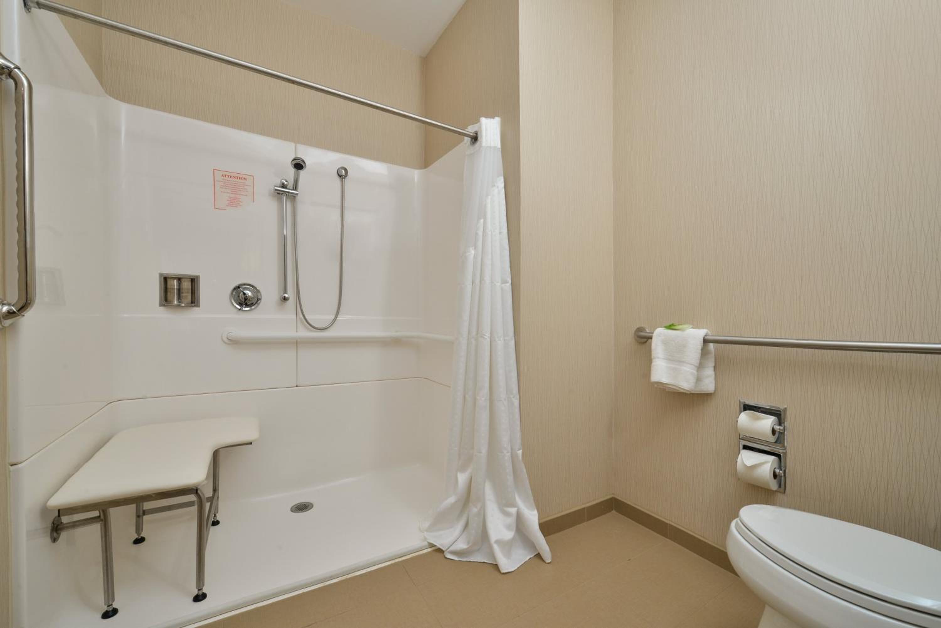 Double Room with Accessible Roll-in Shower - Non-Smoking - Photo 3