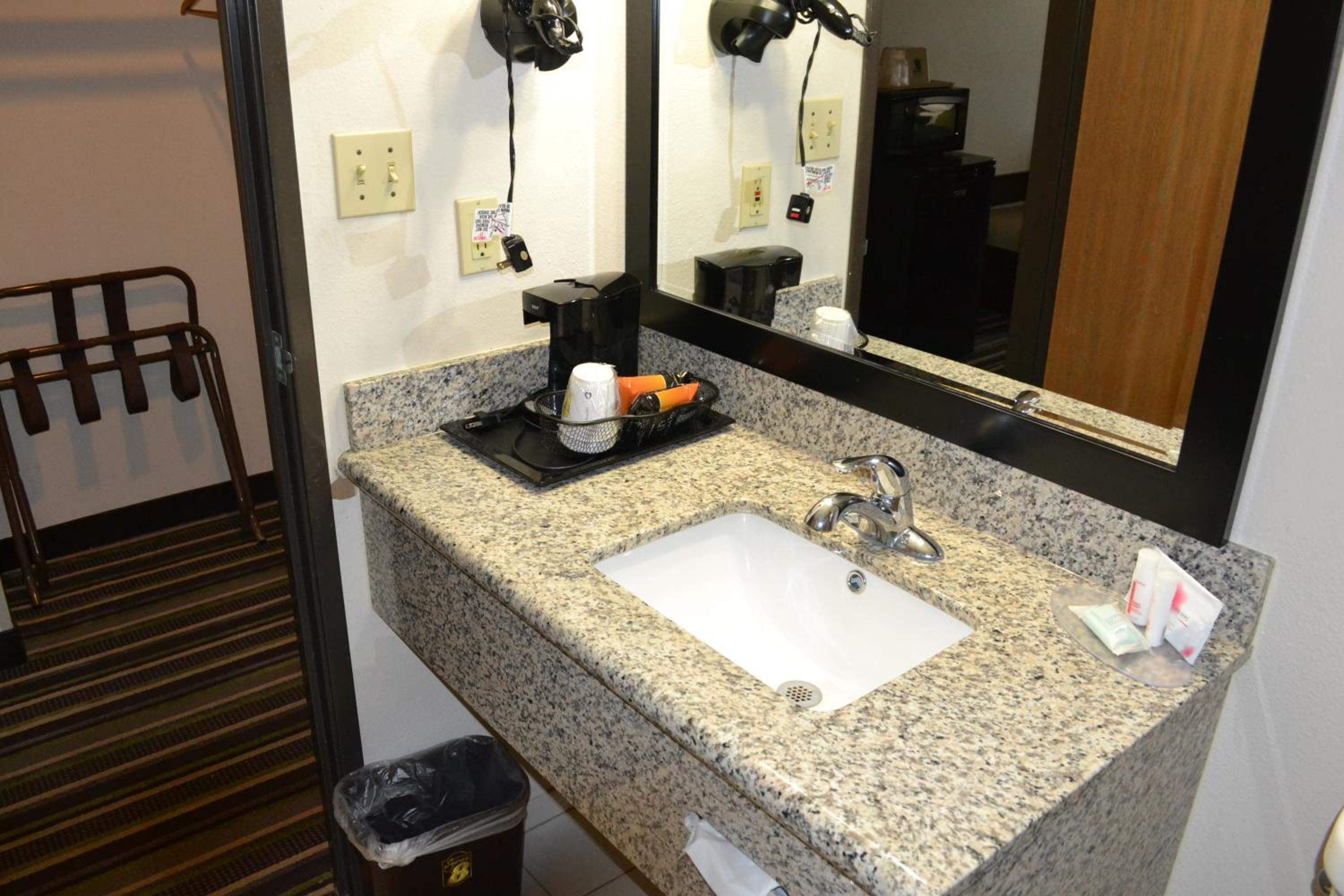 King Room - Non-Smoking - Photo 3