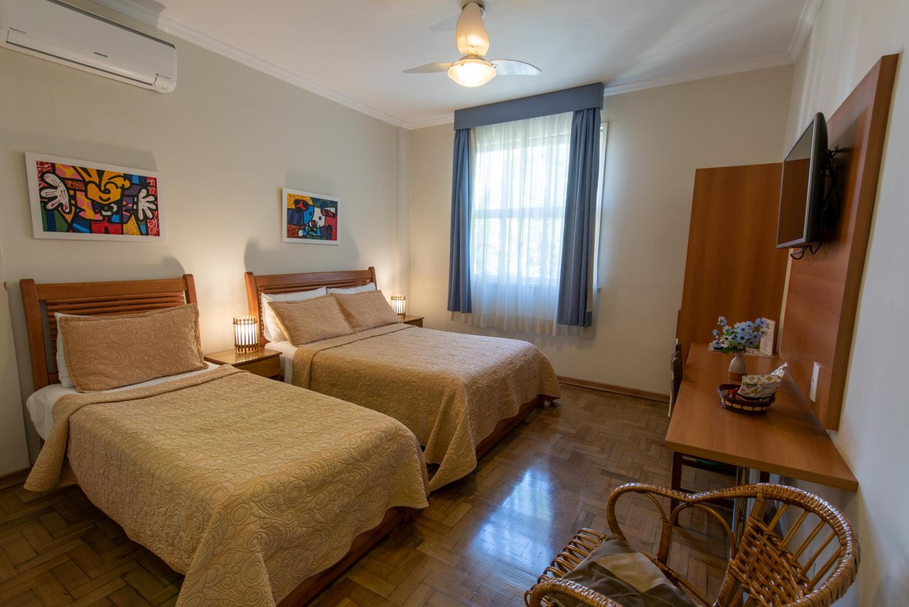 Executive Suite - Photo 4