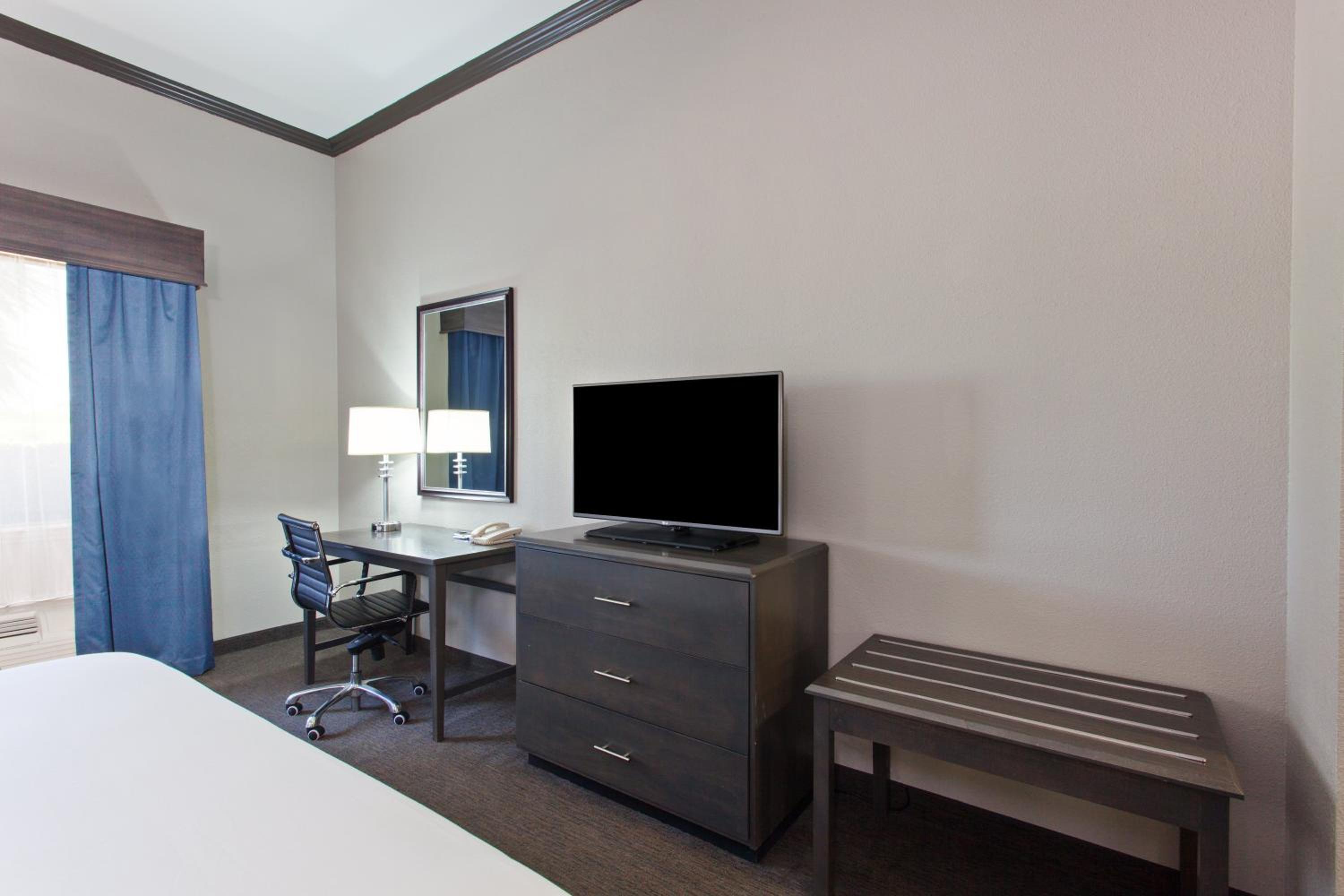 Standard King Room - Photo 4