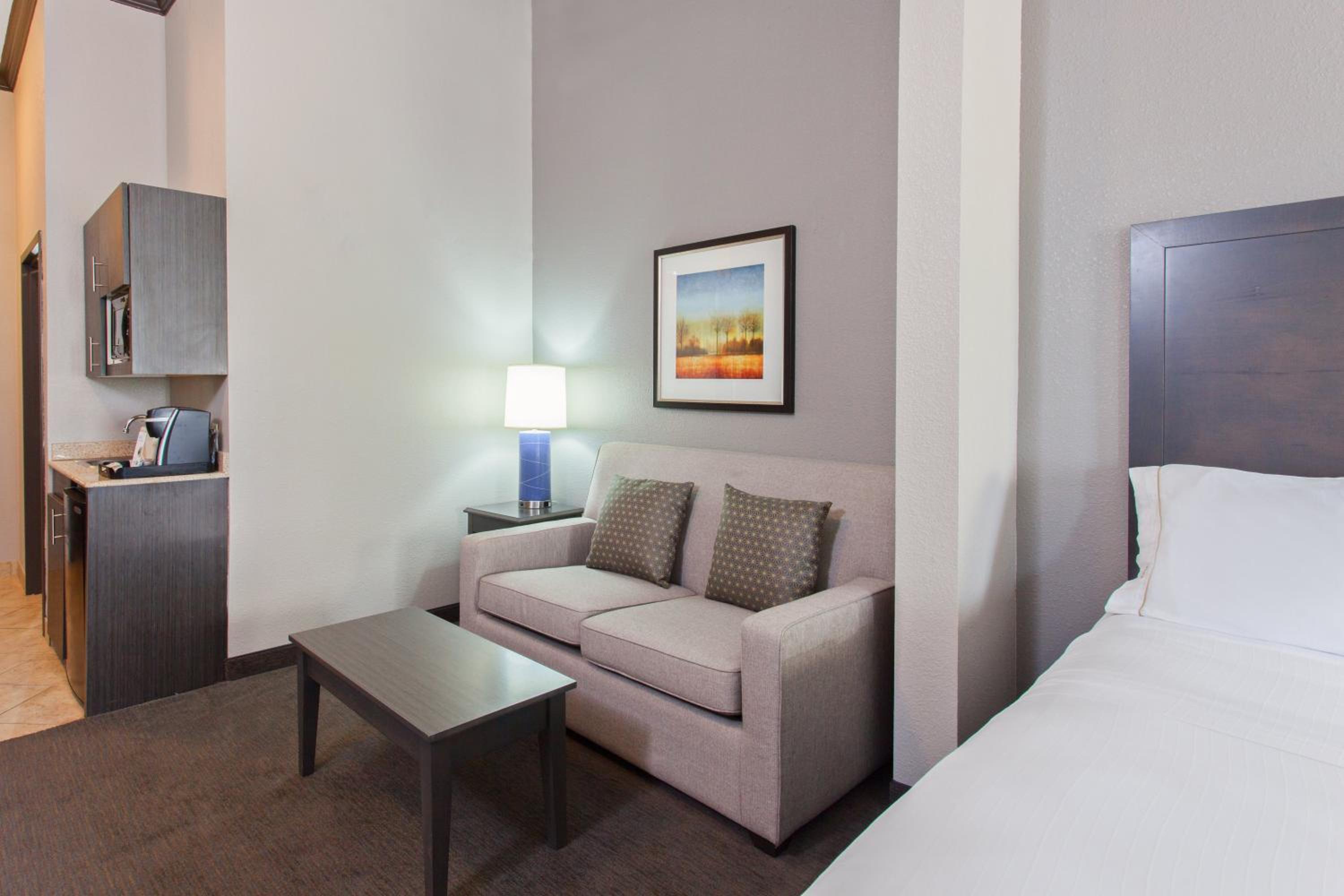 Suite with Two Queen Beds - Photo 2